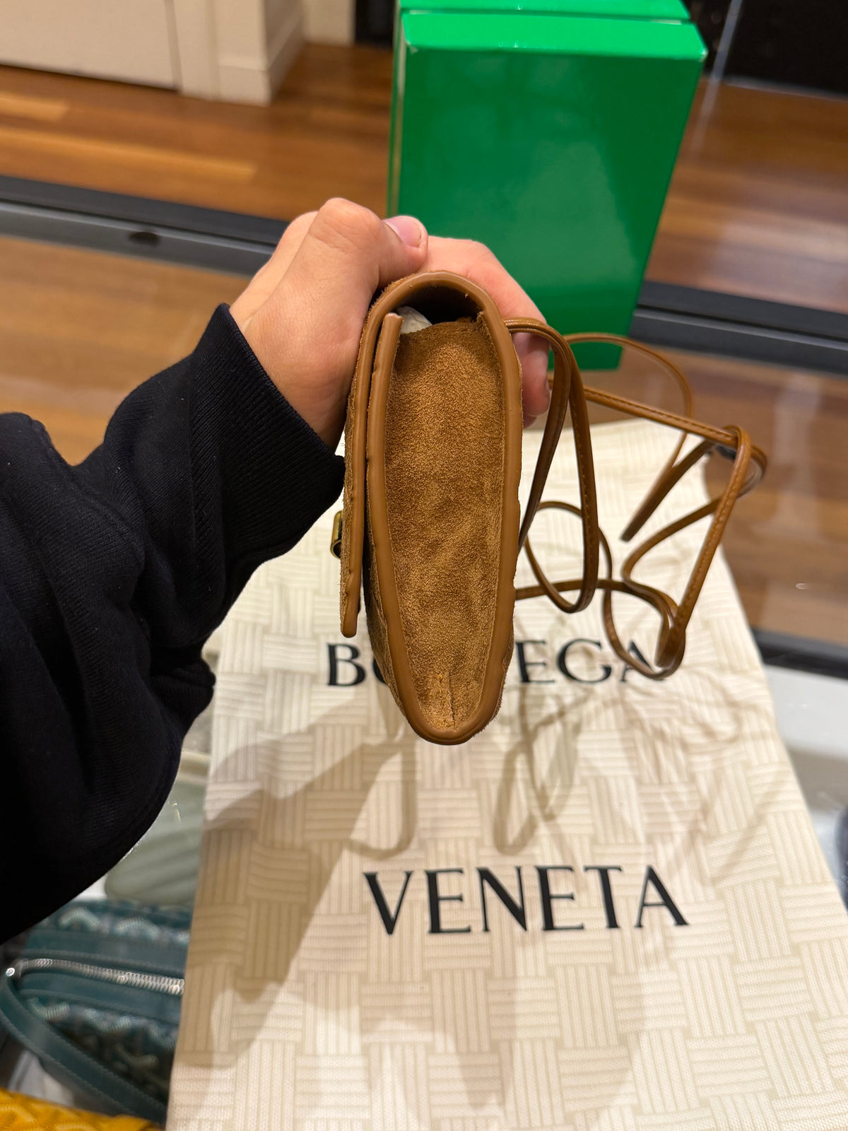 Bottega Veneta Andiamo Intrecciato Suede Clutch - Brown