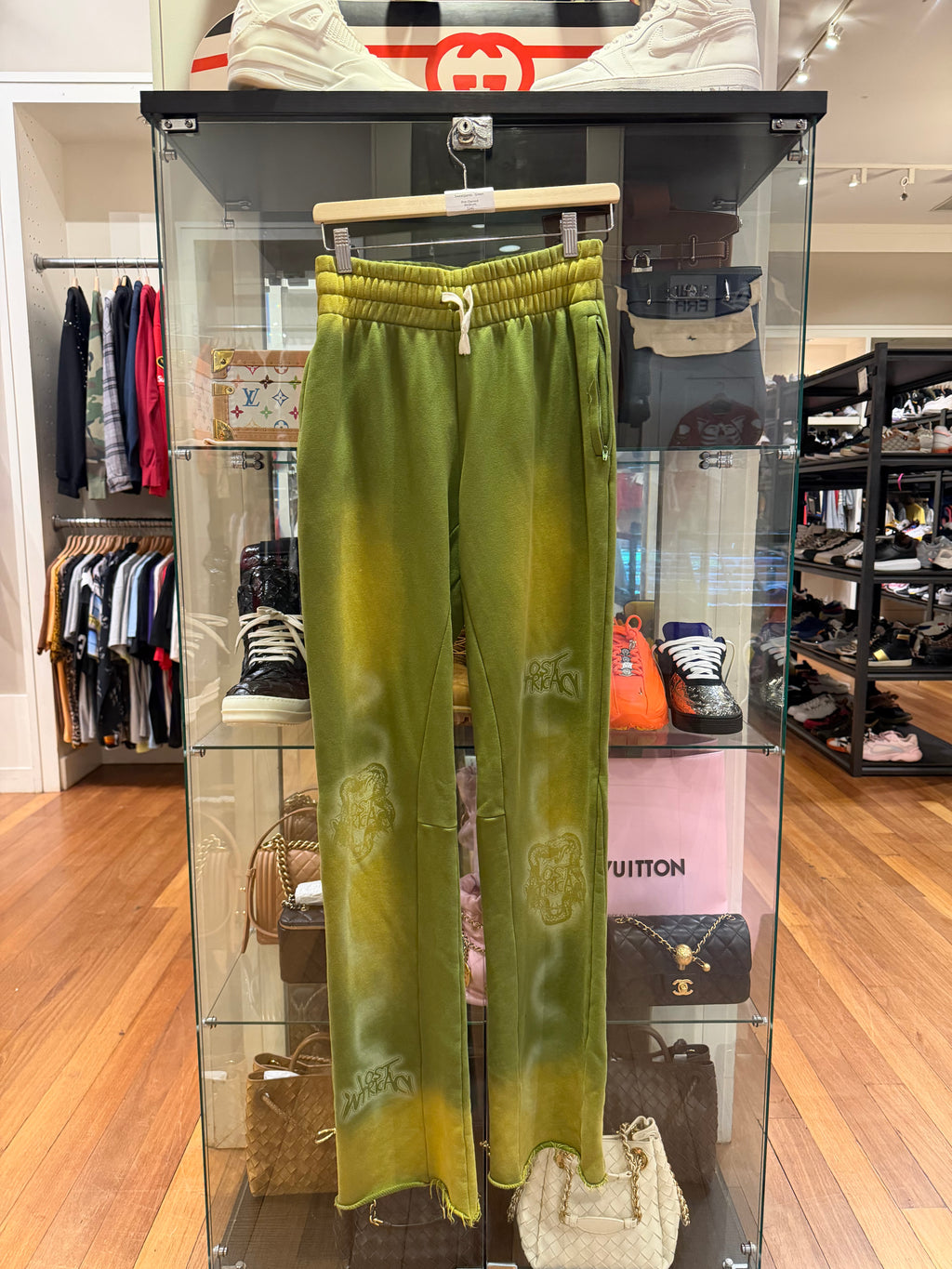 Lost Intricacy Flare
Sweatpants - Green