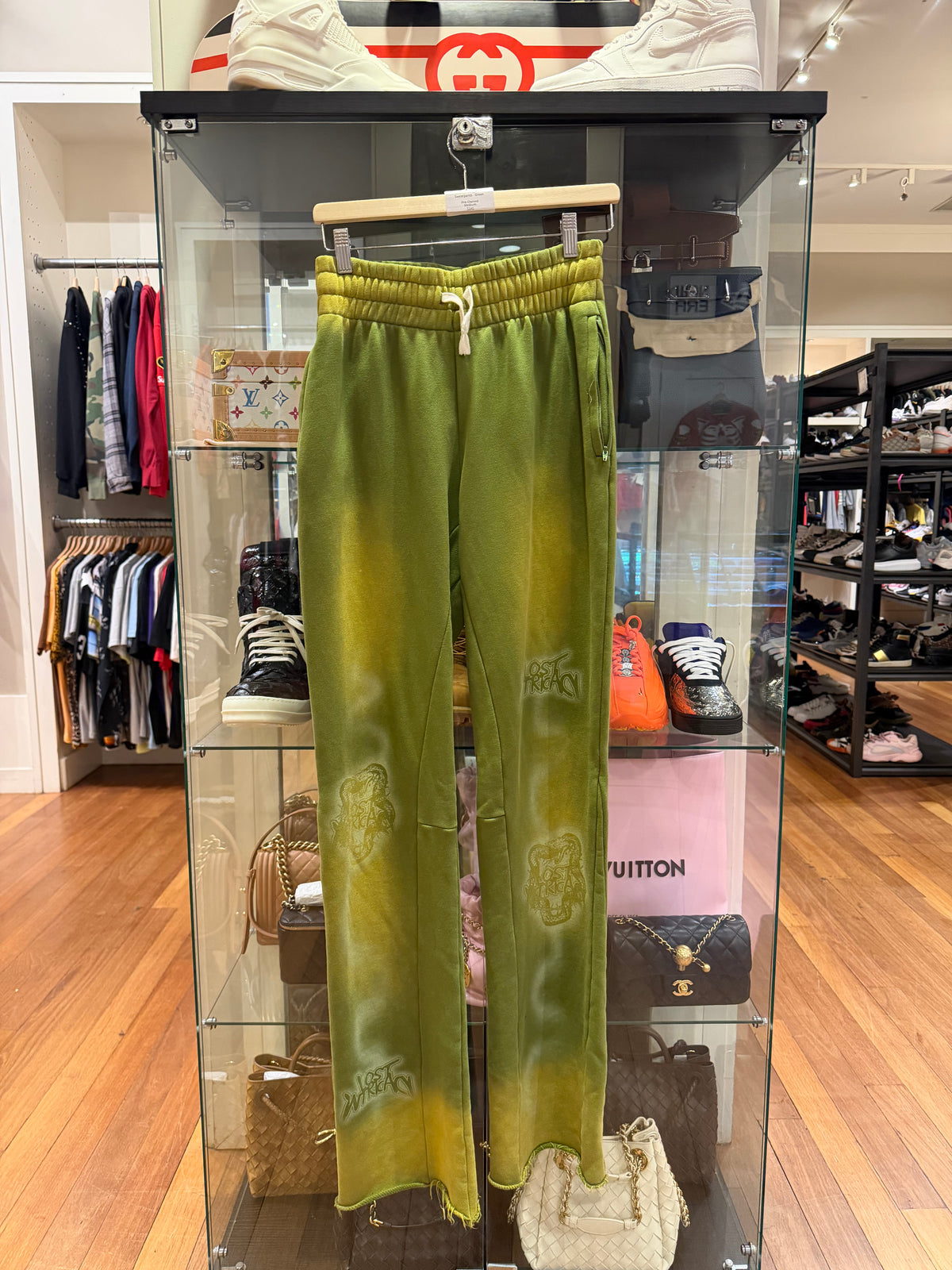 Lost Intricacy Flare
Sweatpants - Green