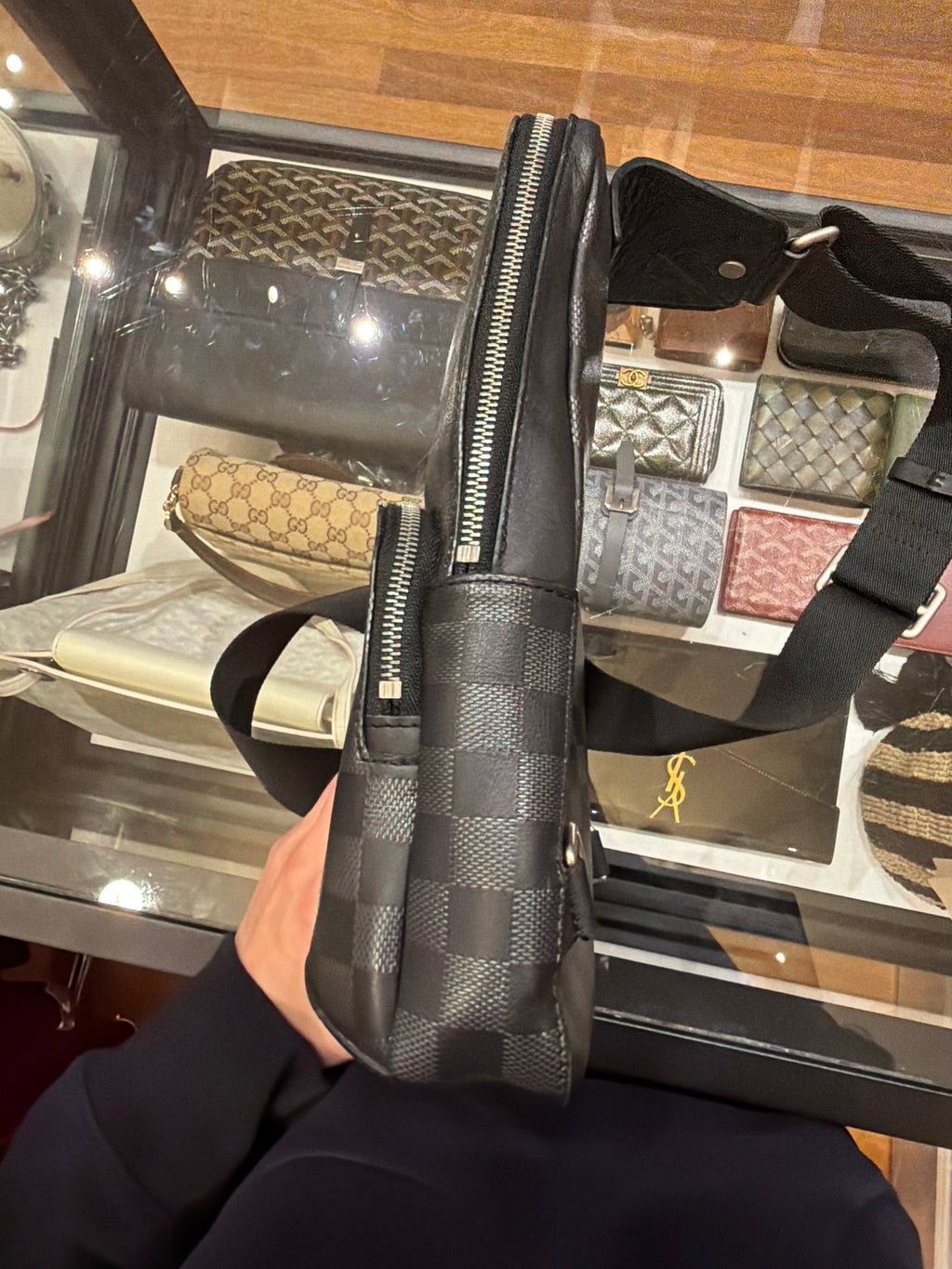 Louis Vuitton Damier Avenue Slingbag