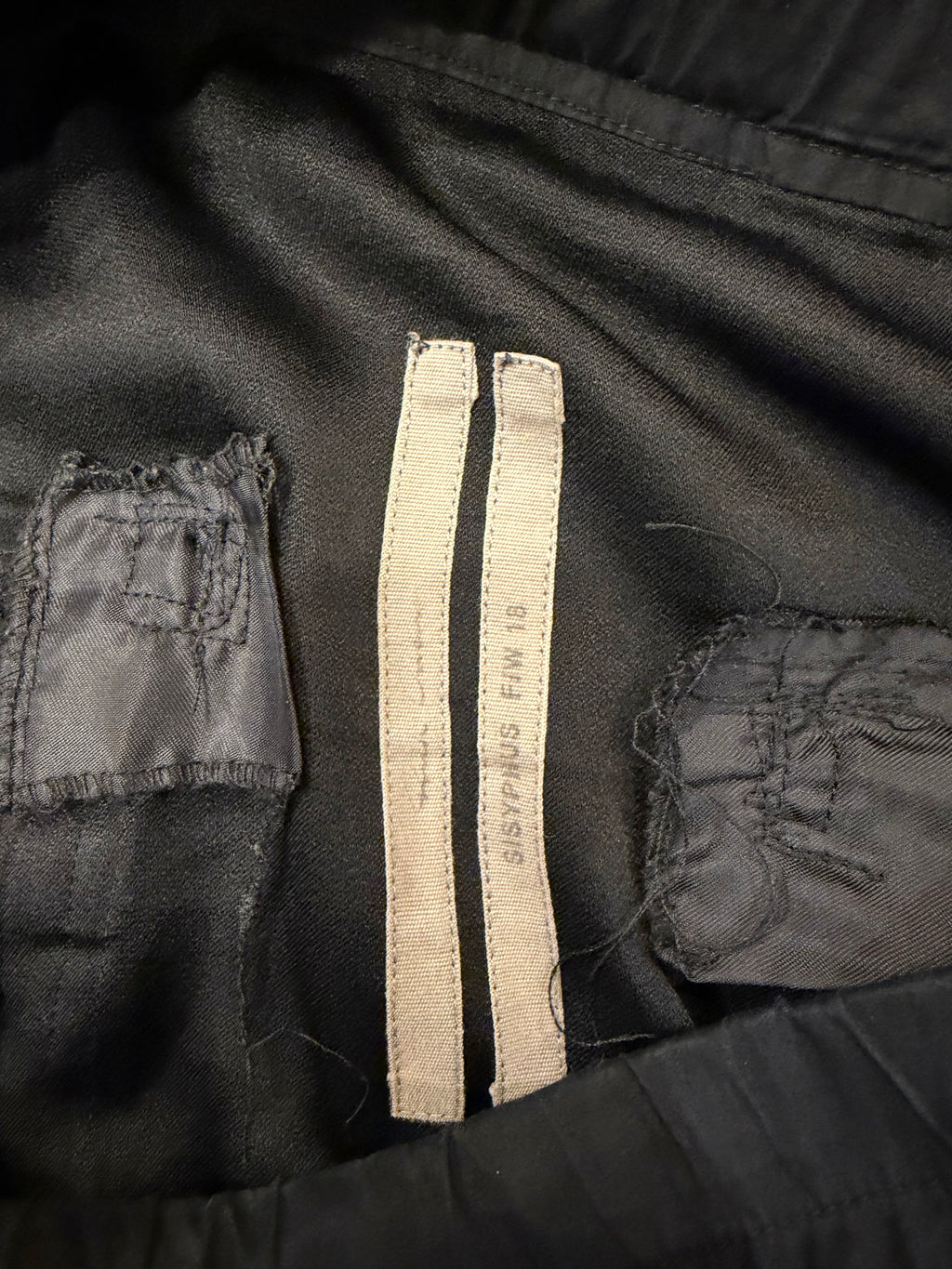 Rick Owens Drop Crotch Capri
Shorts - Black