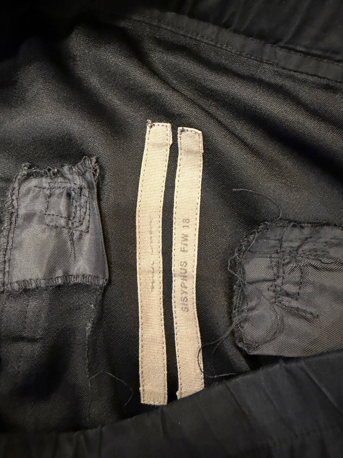 Rick Owens Drop Crotch Capri
Shorts - Black