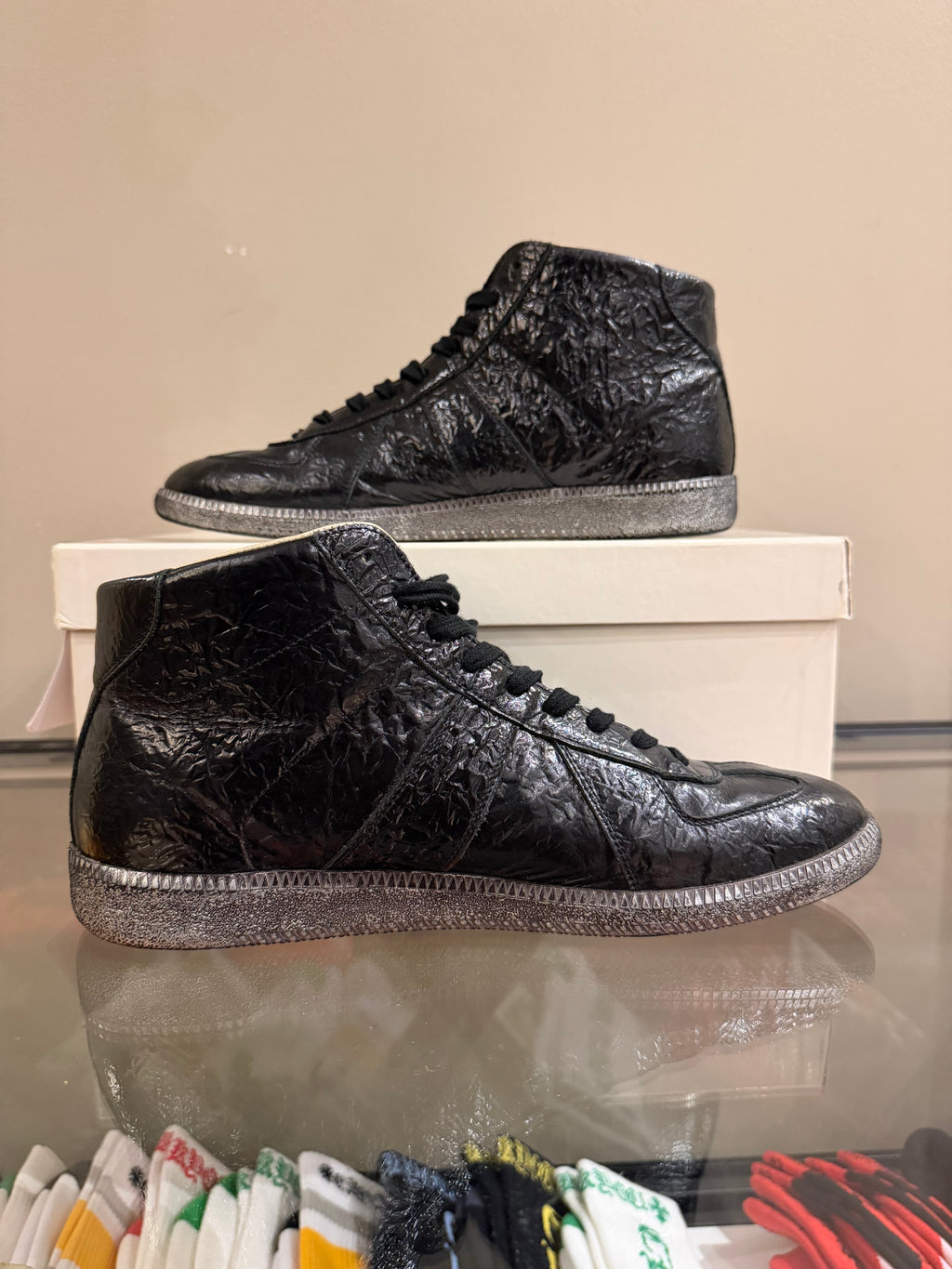 Maison Margiela Replica High
GAT - Cracked Black Leather