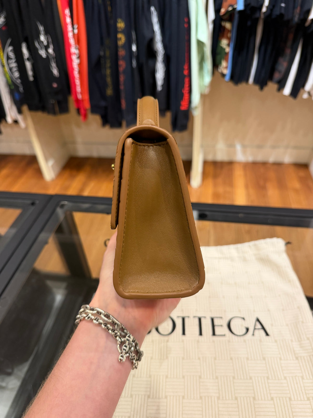 Bottega Veneta Andiamo Clutch 25 - Dark Caramel 20