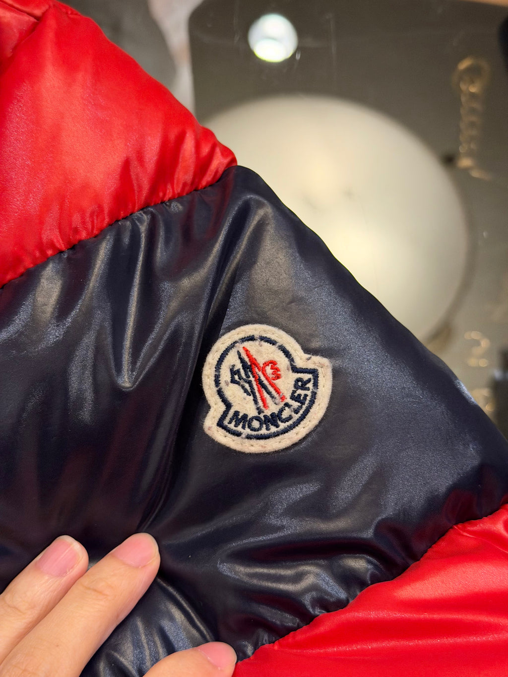 Moncler Gary Giubbotto
Puffer Jacket - Red/Navy