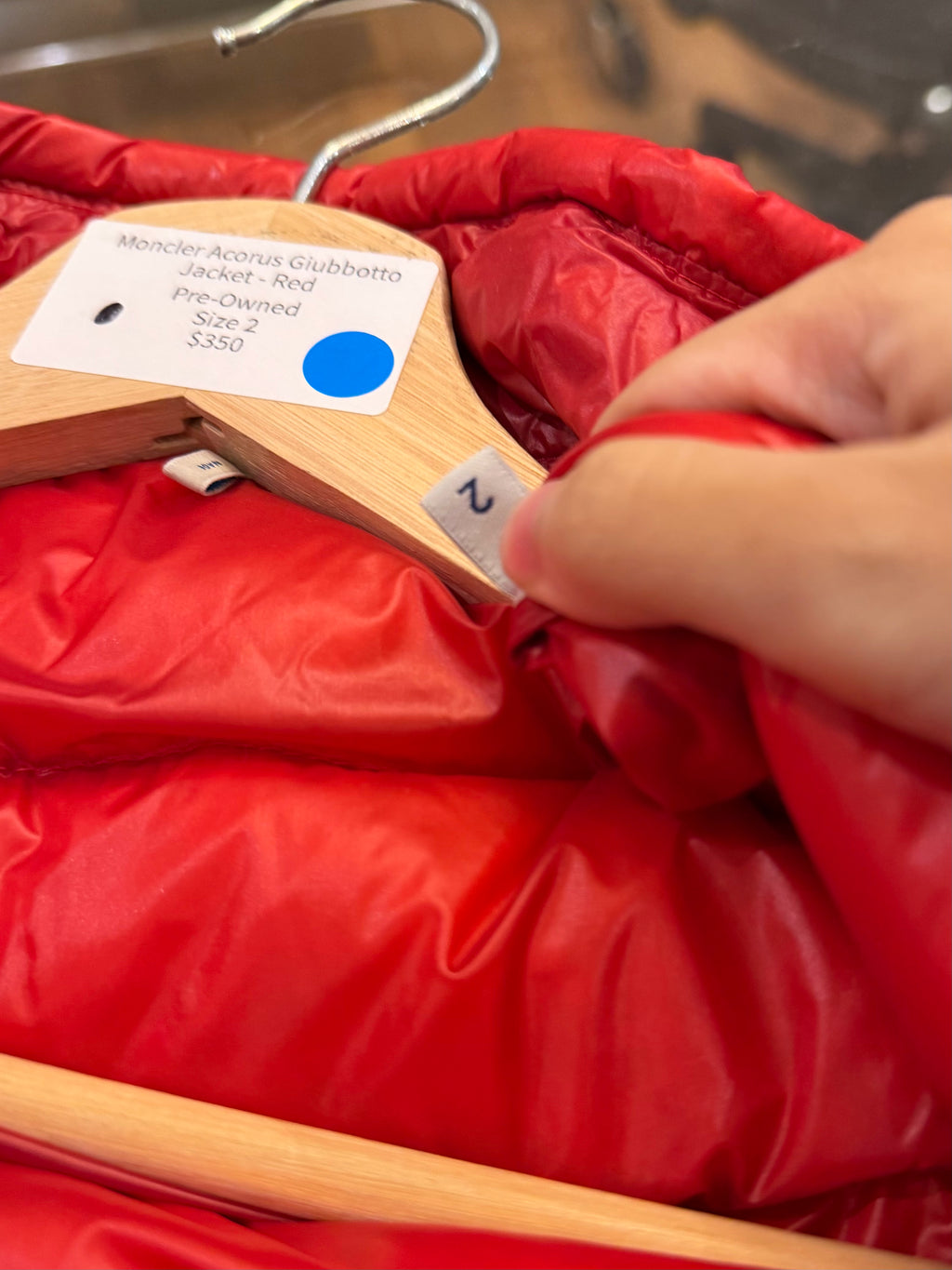 Moncler Acorus Giubbotto
Jacket - Red