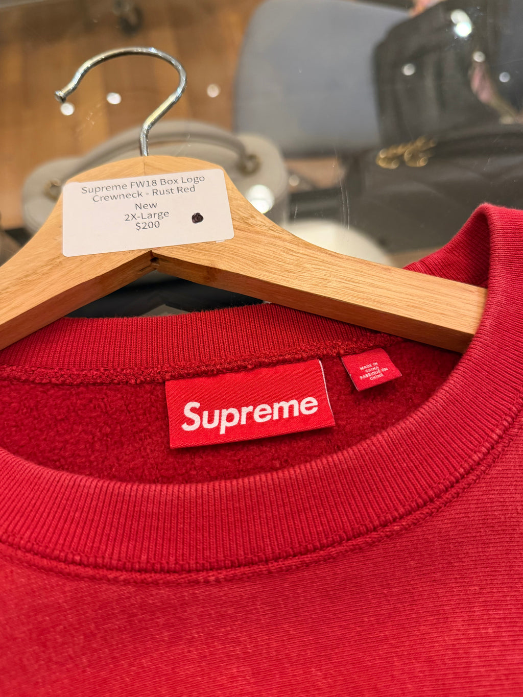 Supreme FW18 Box Logo
Crewneck - Rust Red