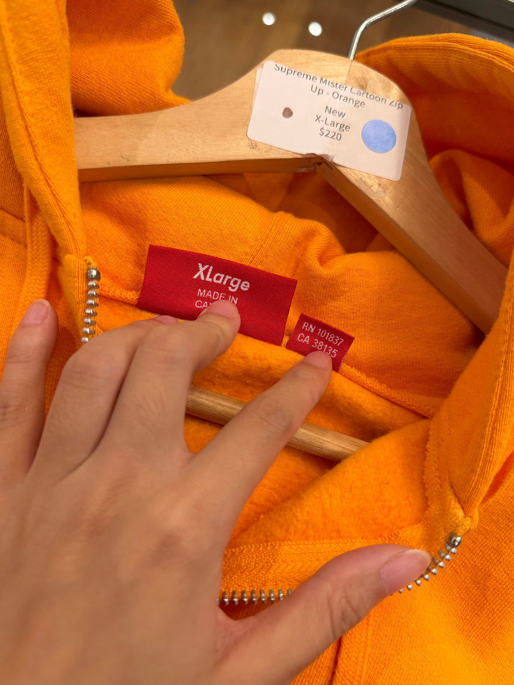 Supreme Mister Cartoon Lip
Up - Orange