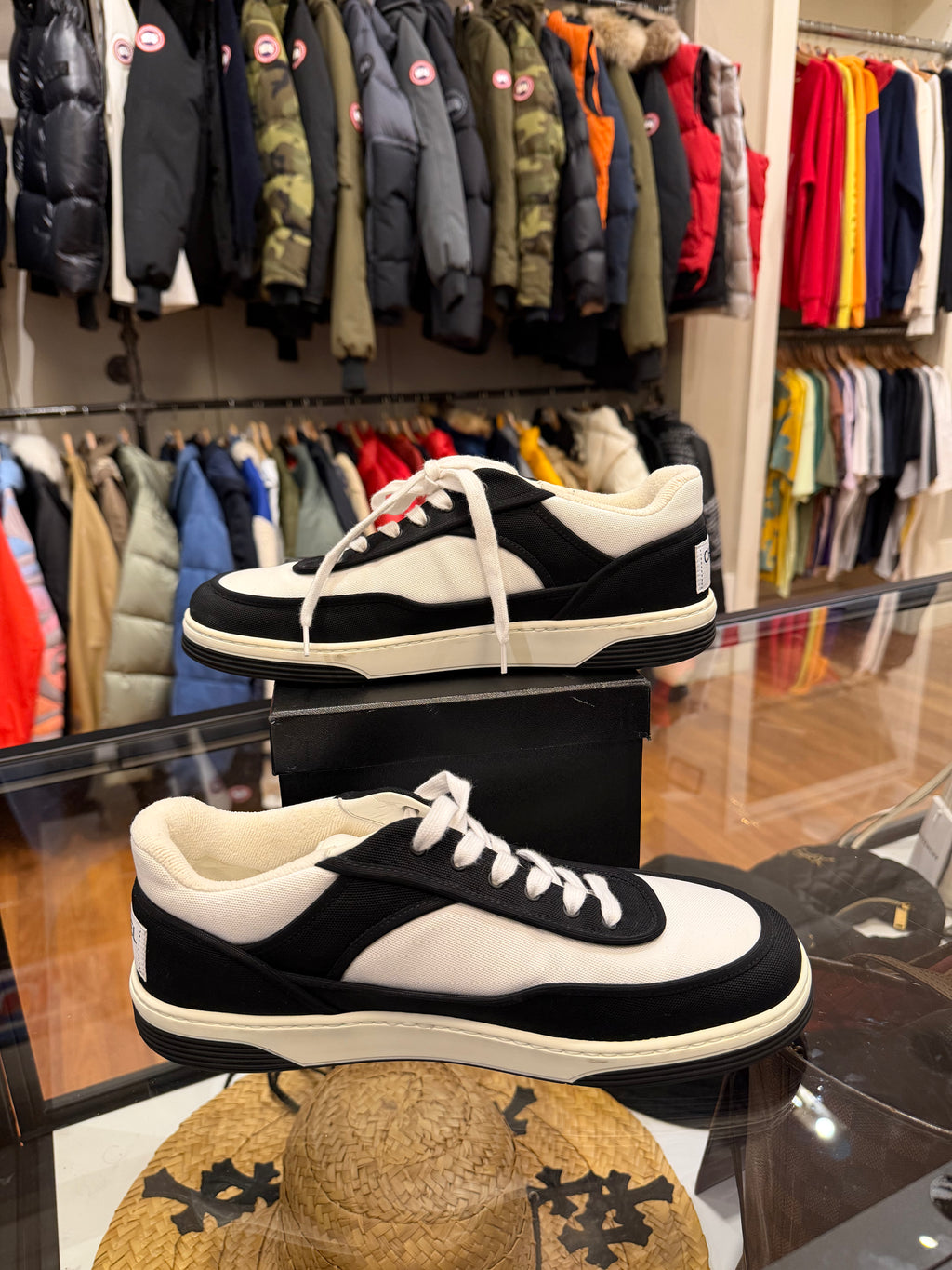 Chanel Interlocking CC Logo
Sneakers®