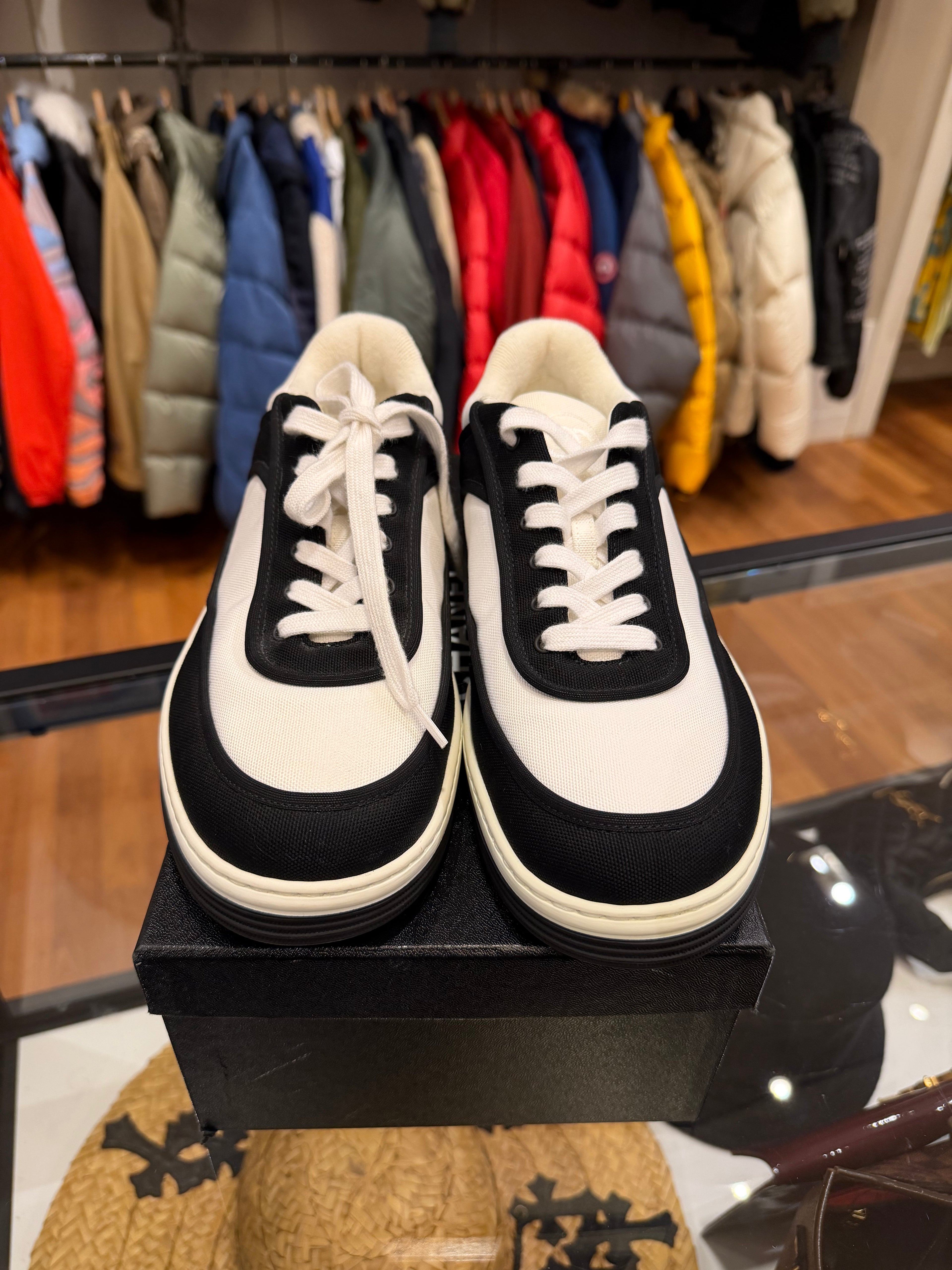Chanel Interlocking CC Logo
Sneakers®