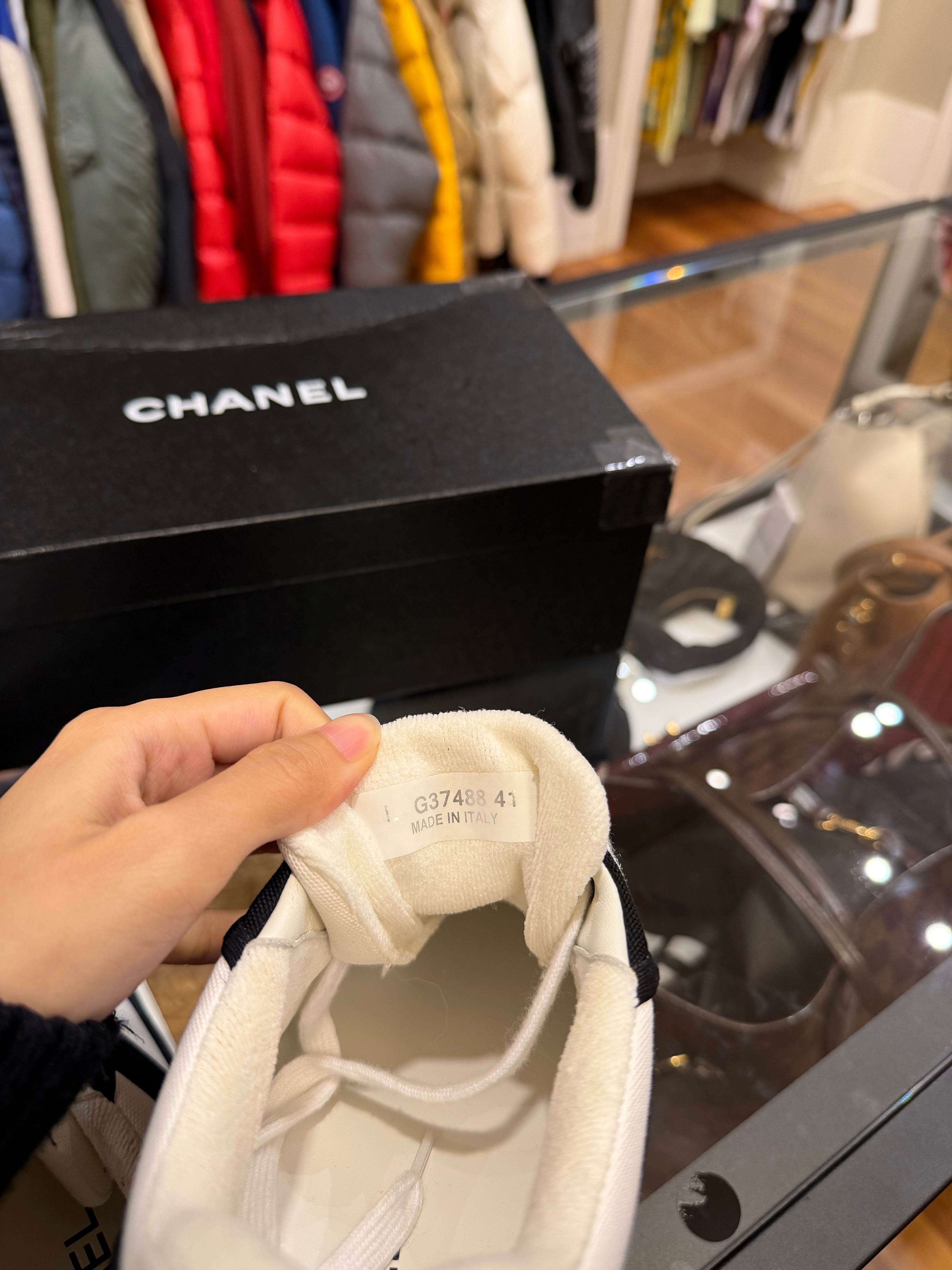 Chanel Interlocking CC Logo
Sneakers®
