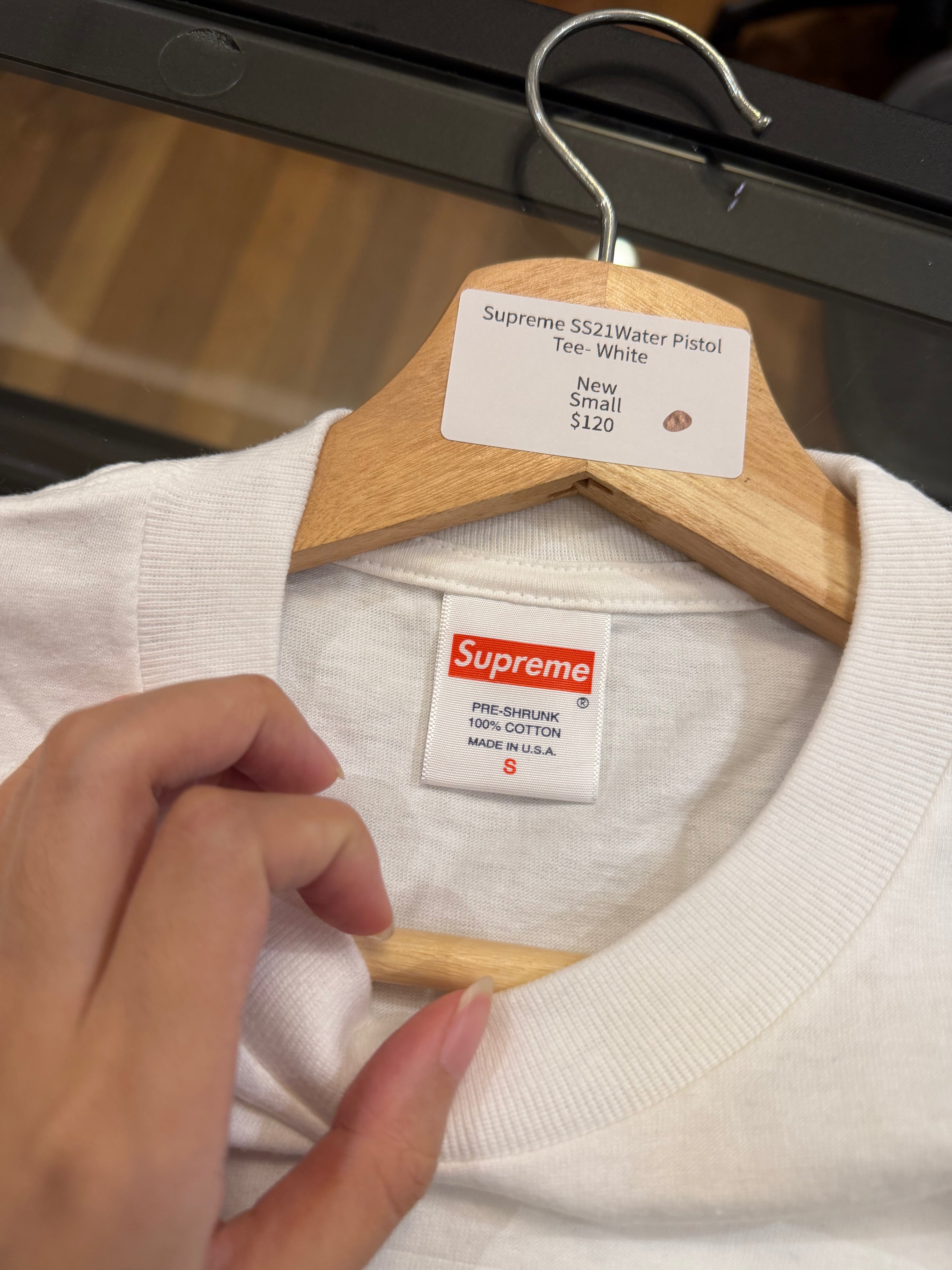 Supreme SS21Water Pistol
Tee-