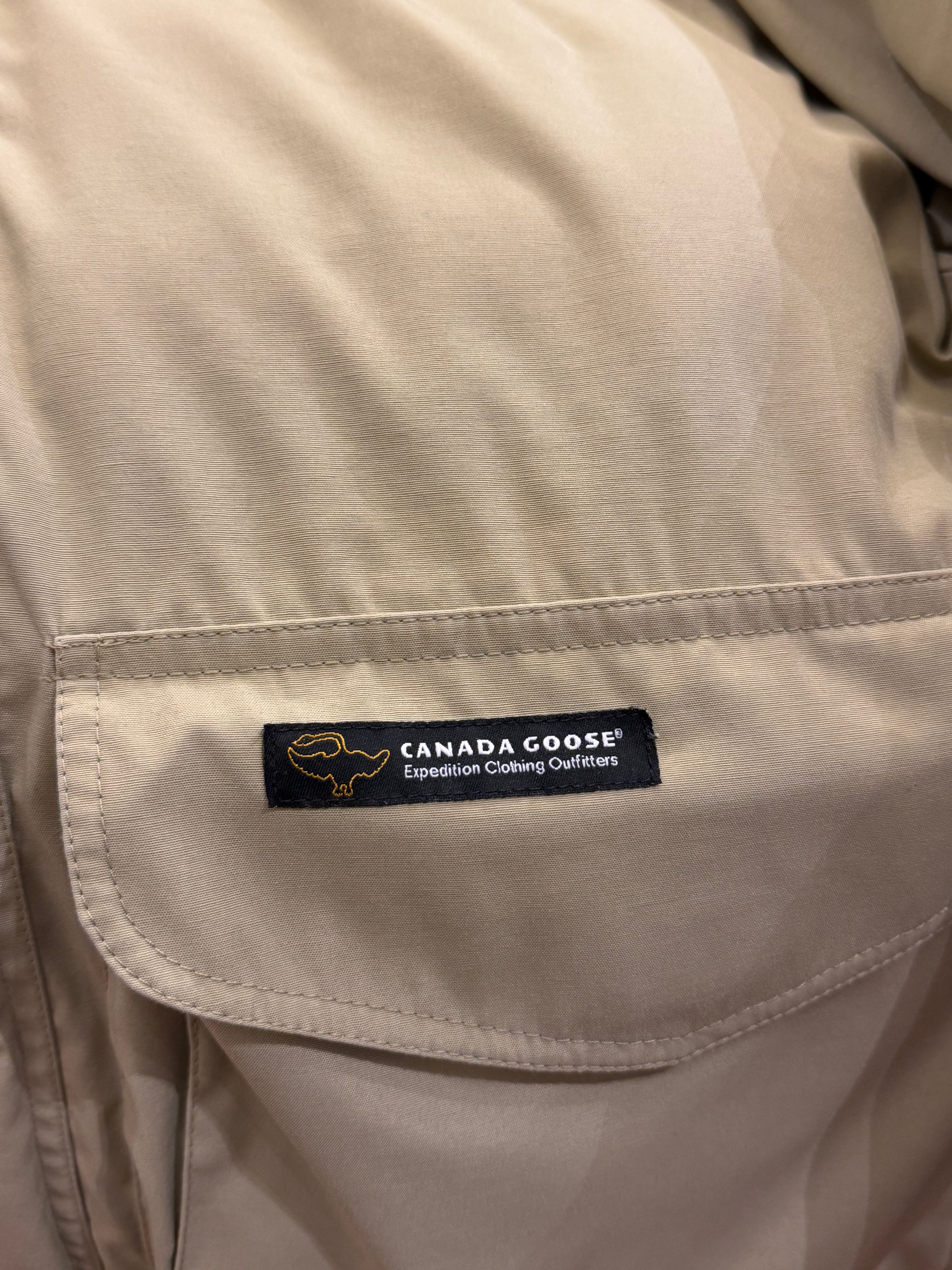 Canada Goose Quest Parka
Jacket - Beige