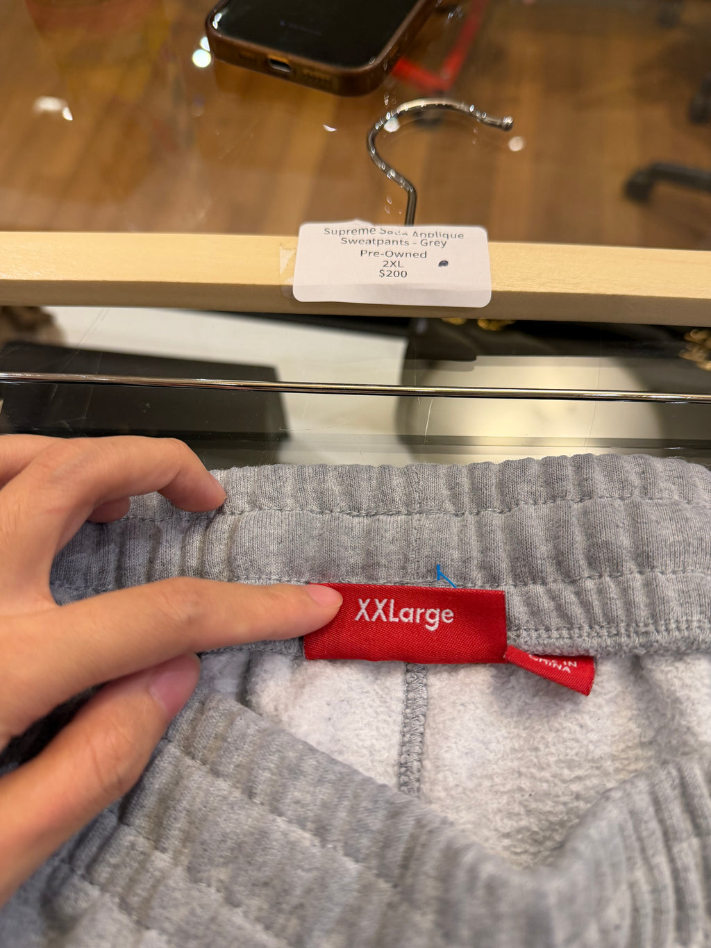 Supreme Satin Applique
Sweatpants - Grey