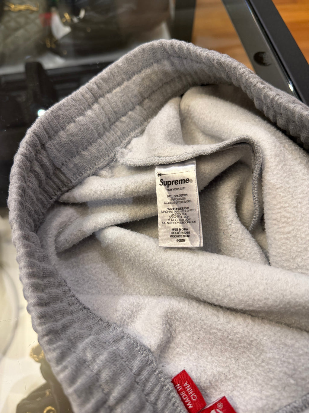 Supreme Satin Applique
Sweatpants - Grey