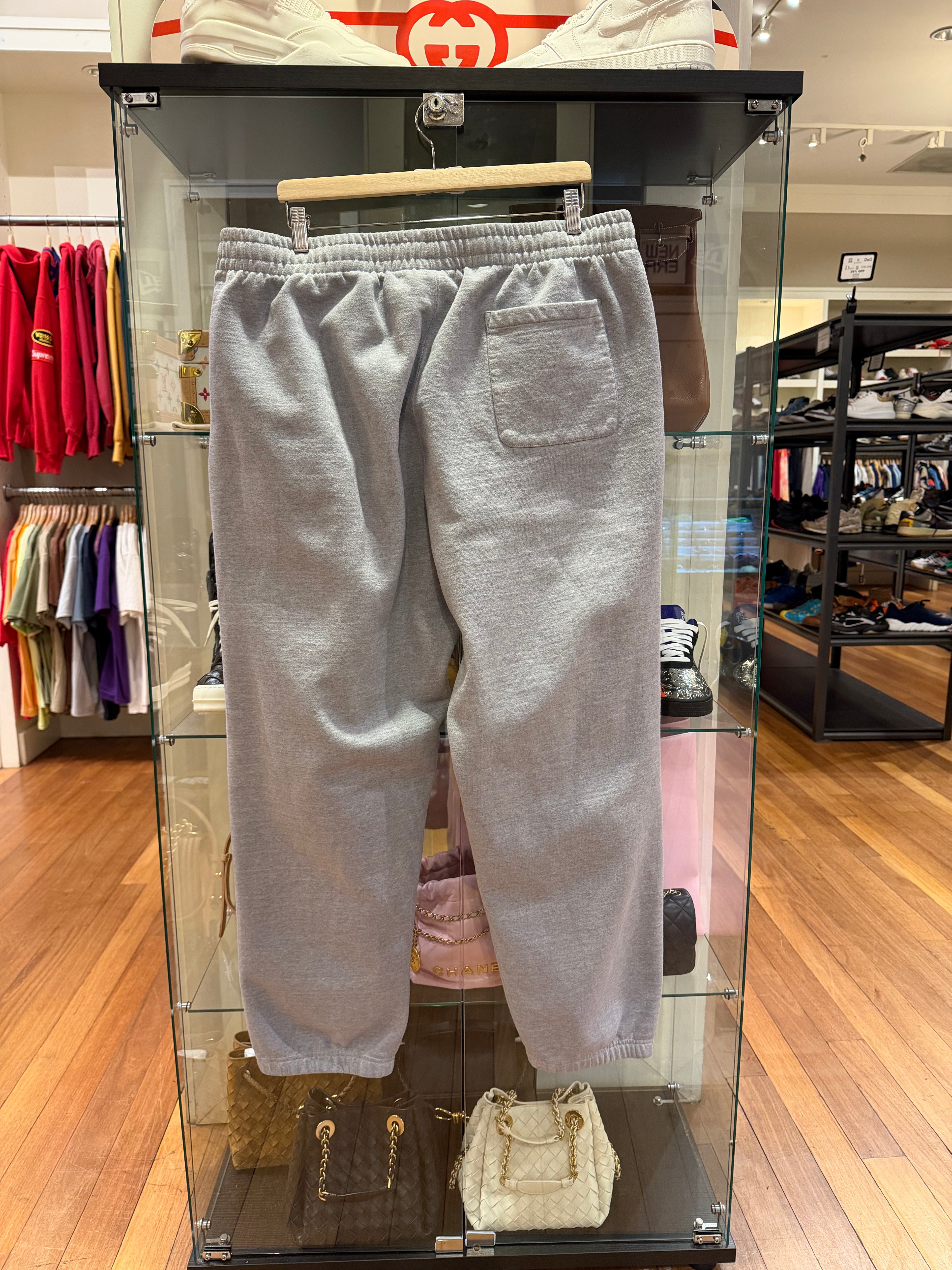 Supreme Satin Applique
Sweatpants - Grey