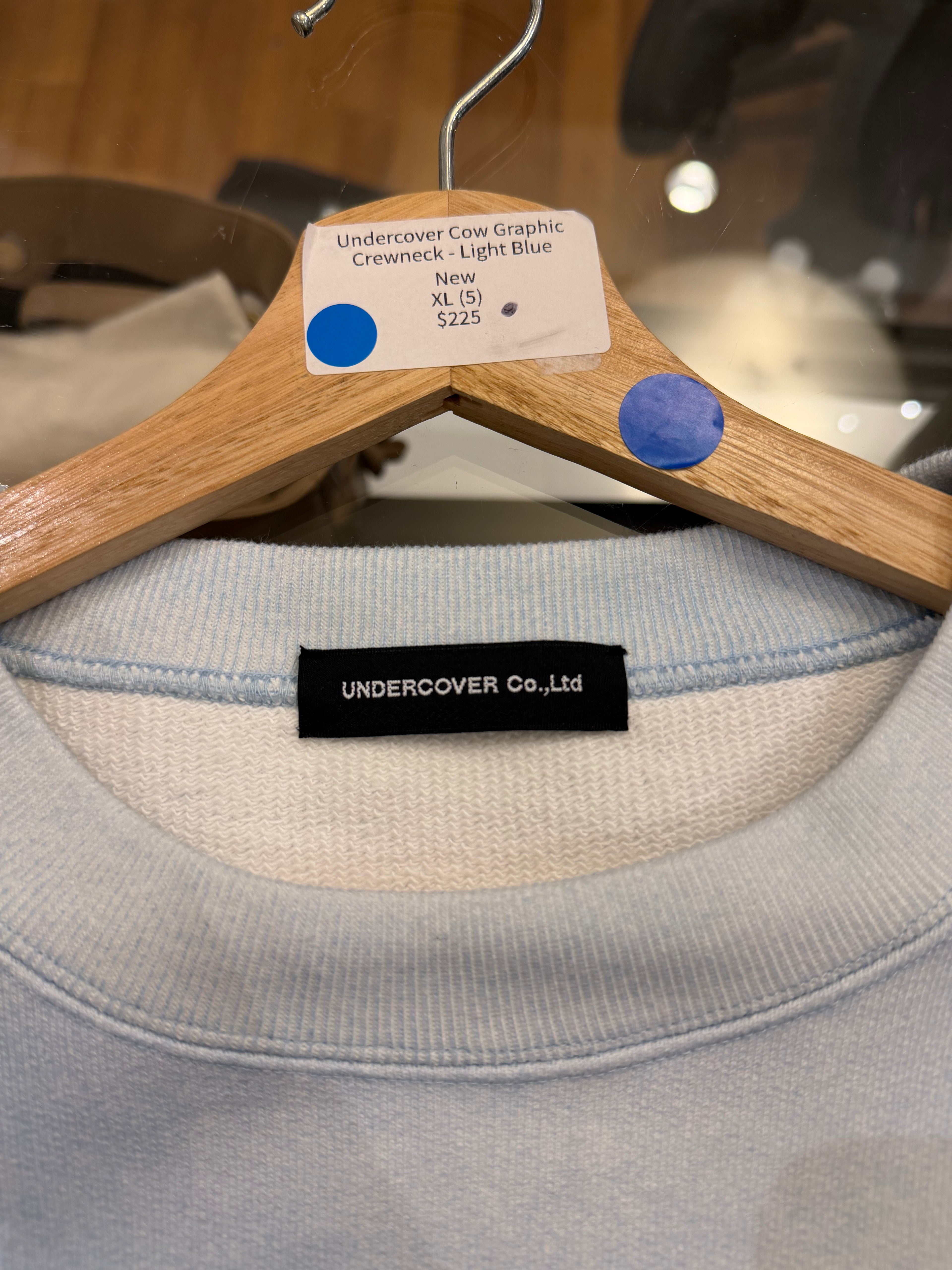Undercover Cow Graphic
Crewneck - Light Blue