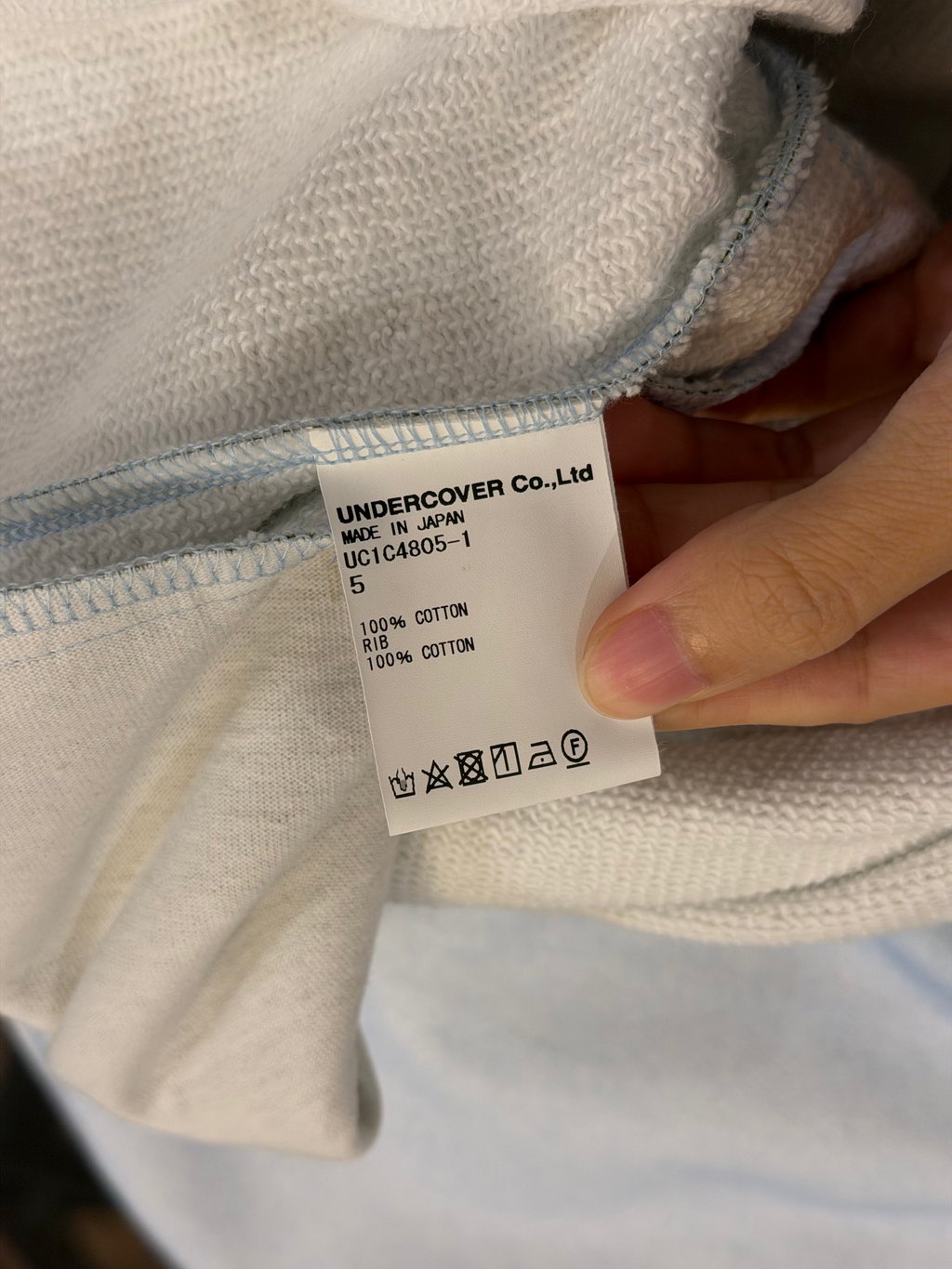 Undercover Cow Graphic
Crewneck - Light Blue