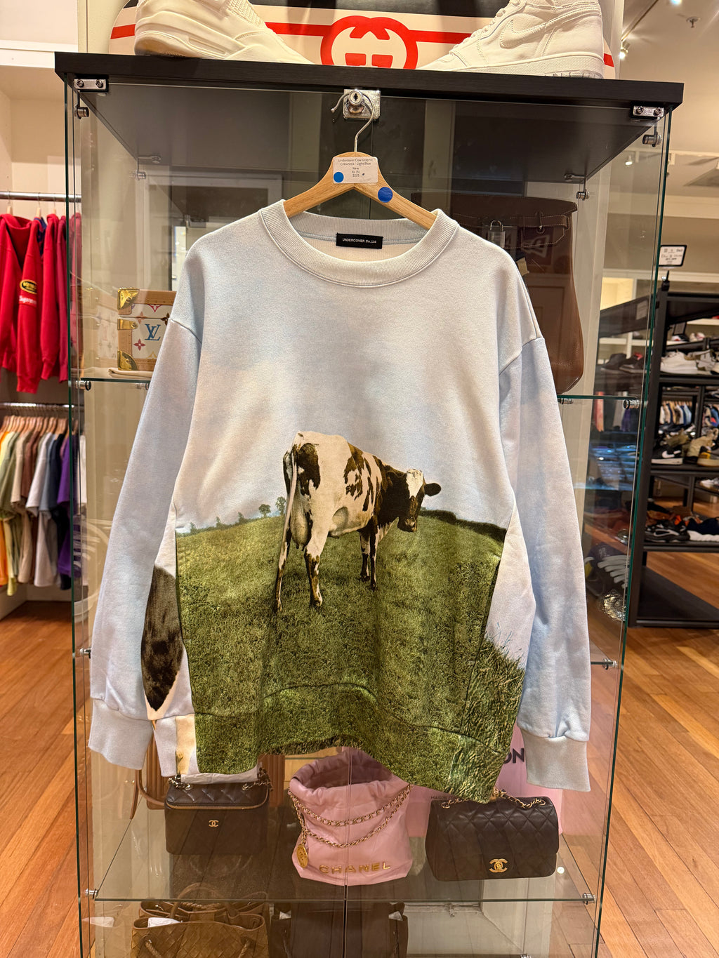 Undercover Cow Graphic
Crewneck - Light Blue