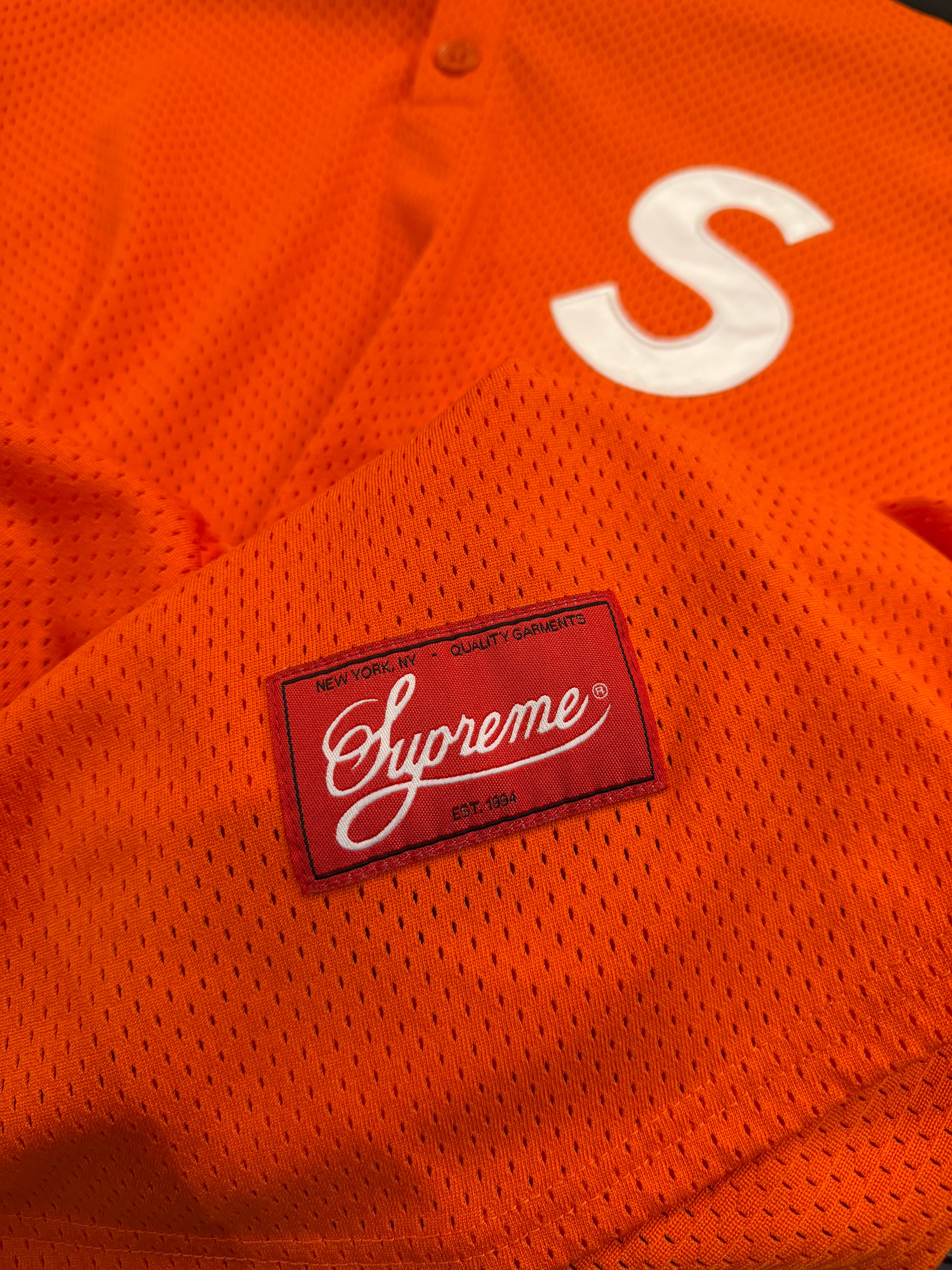 Supreme ShopS Logo Mesh
Henley