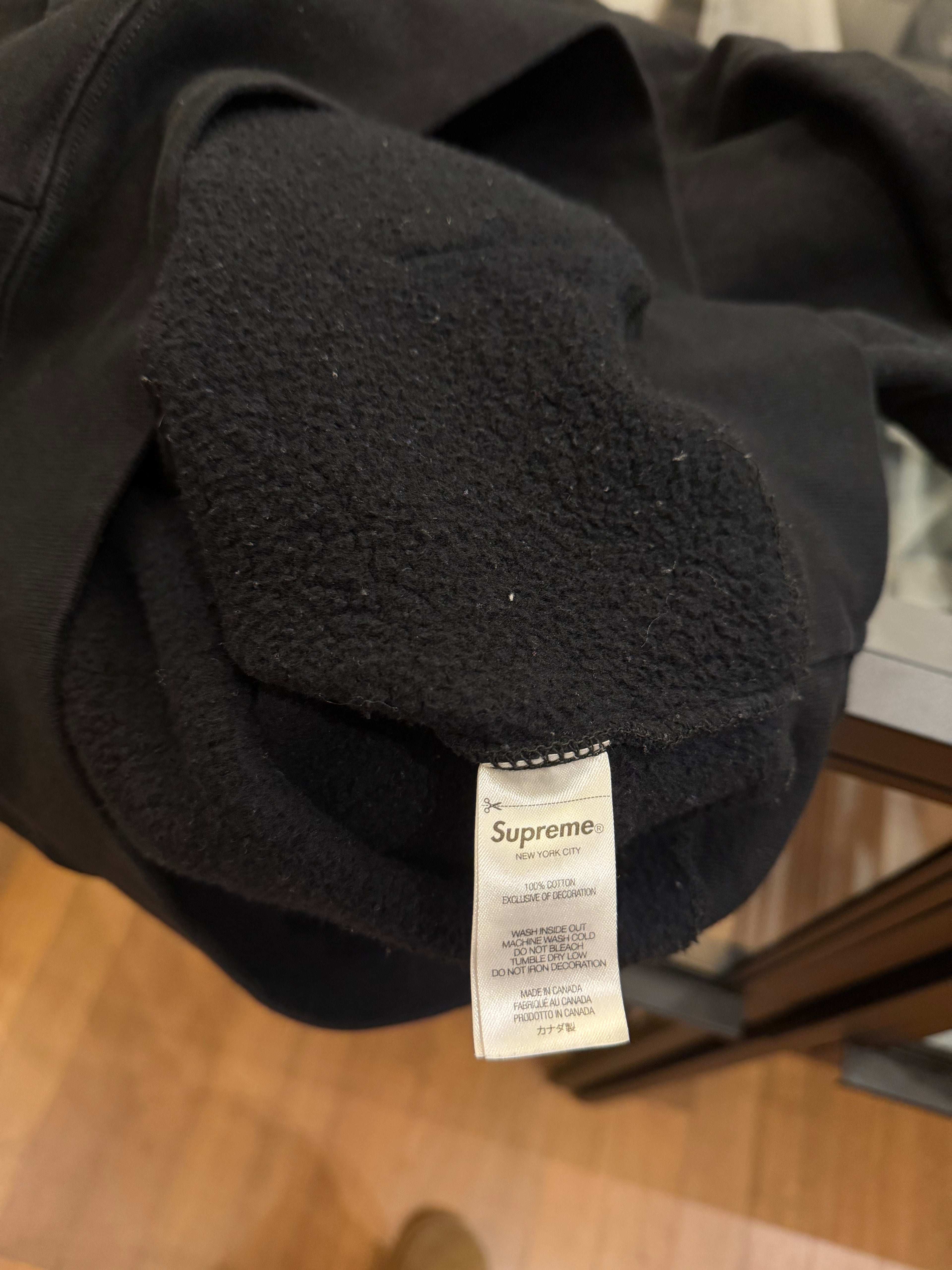 Supreme x WTAPS Sic Em
Hoodie