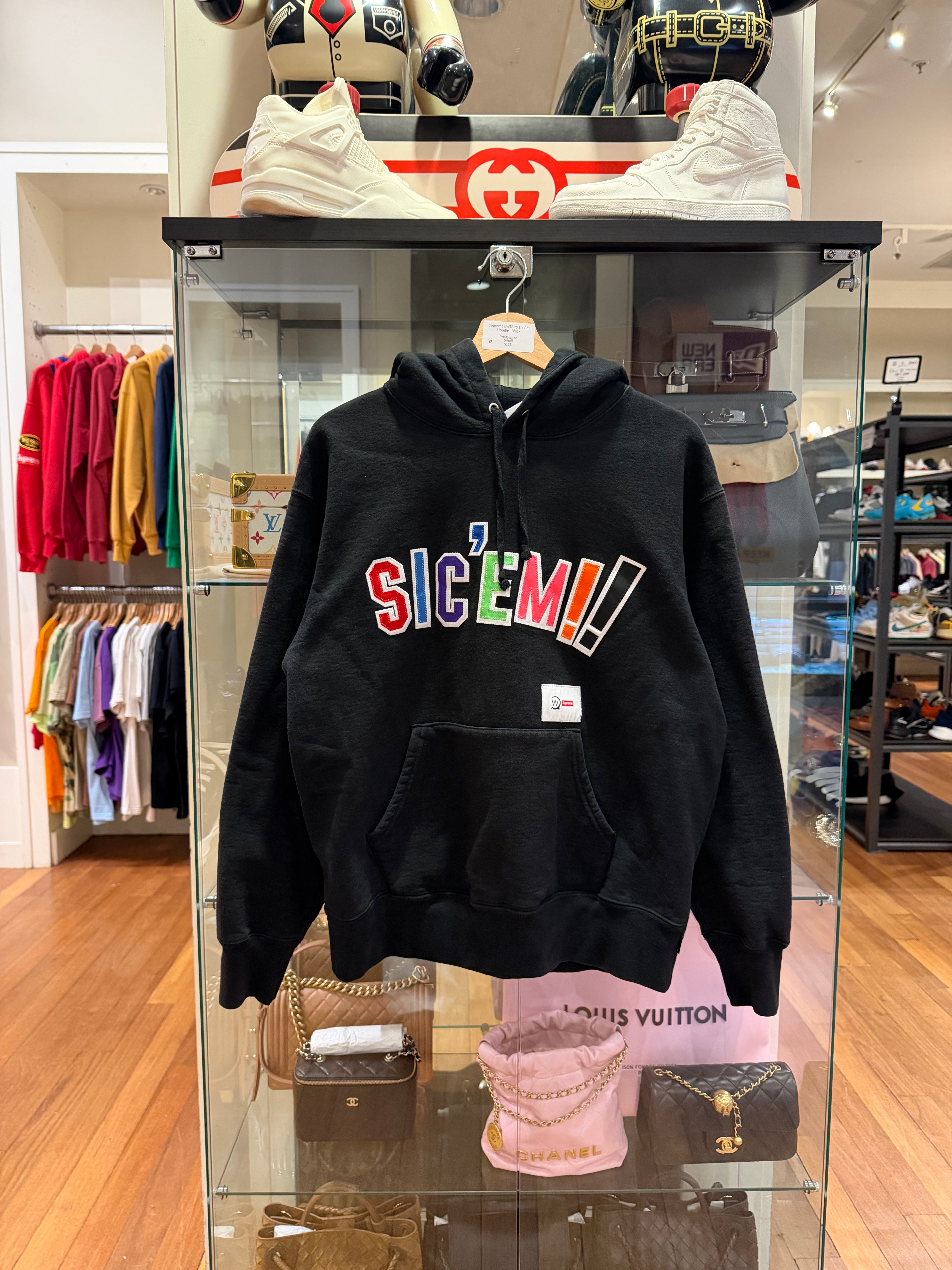 Supreme x WTAPS Sic Em
Hoodie