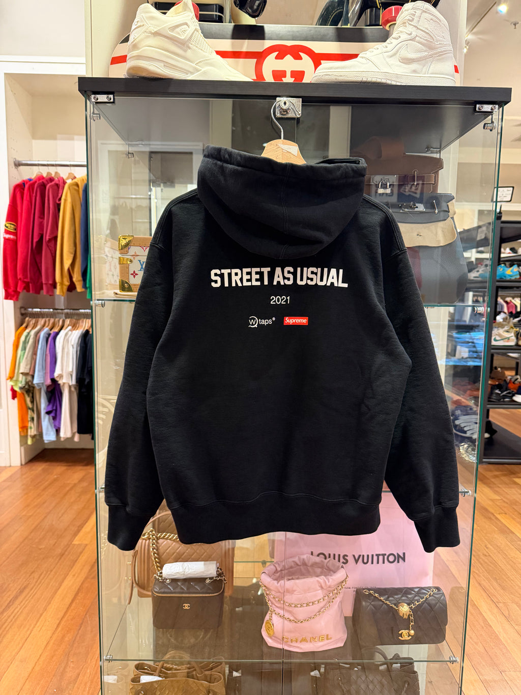 Supreme x WTAPS Sic Em
Hoodie