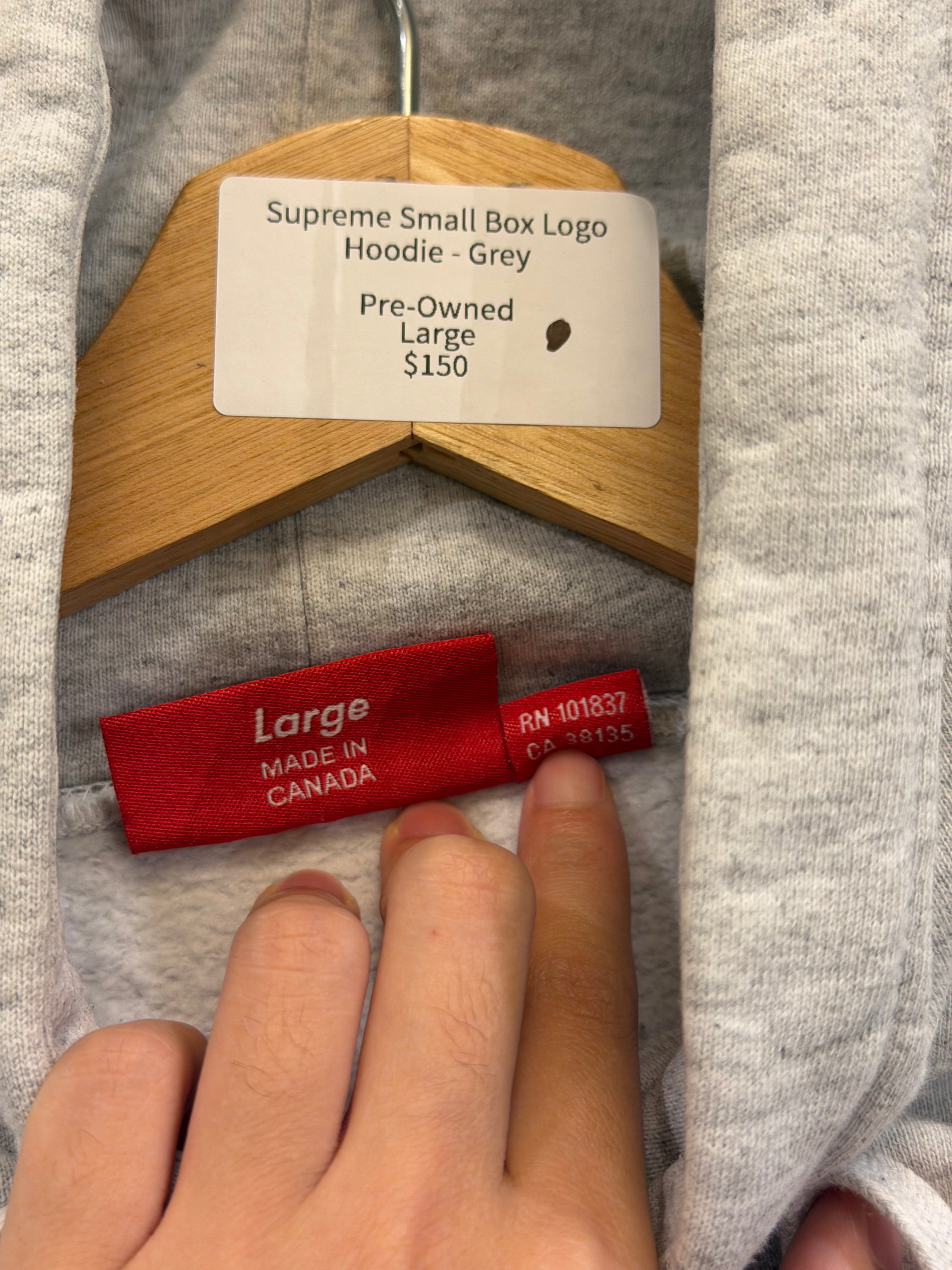 Supreme Small Box Logo
Hoodie