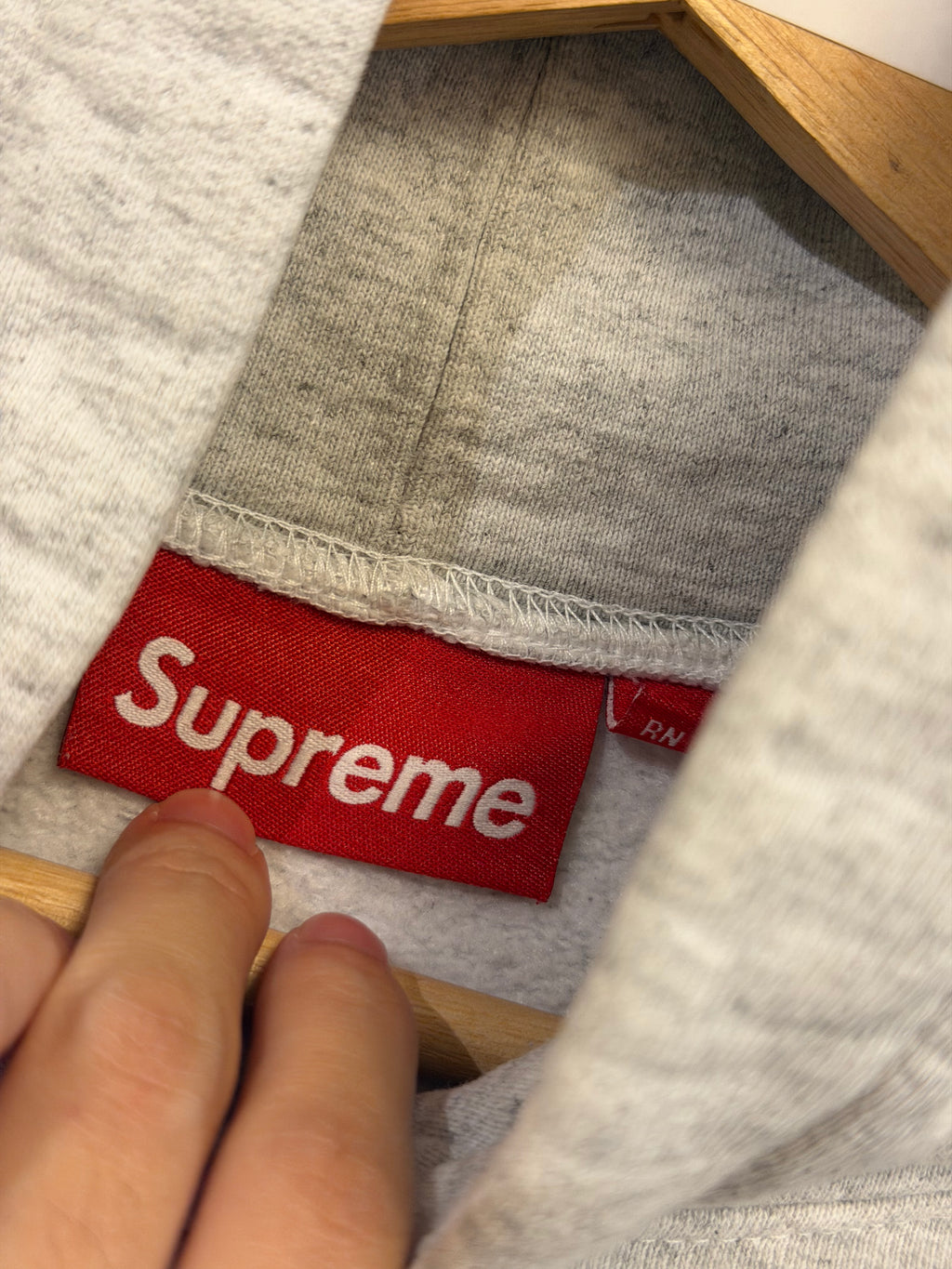 Supreme Small Box Logo
Hoodie
