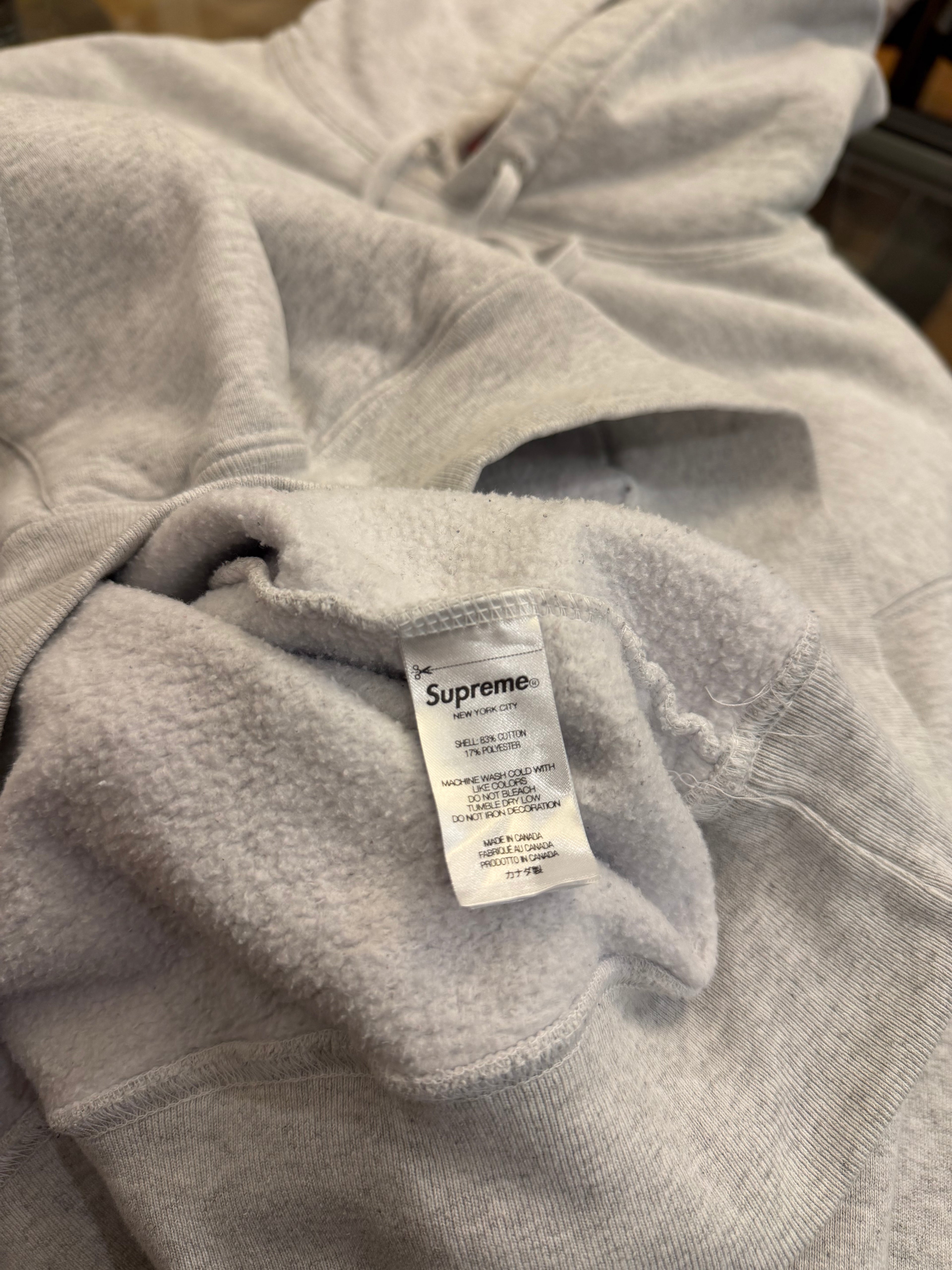 Supreme Small Box Logo
Hoodie