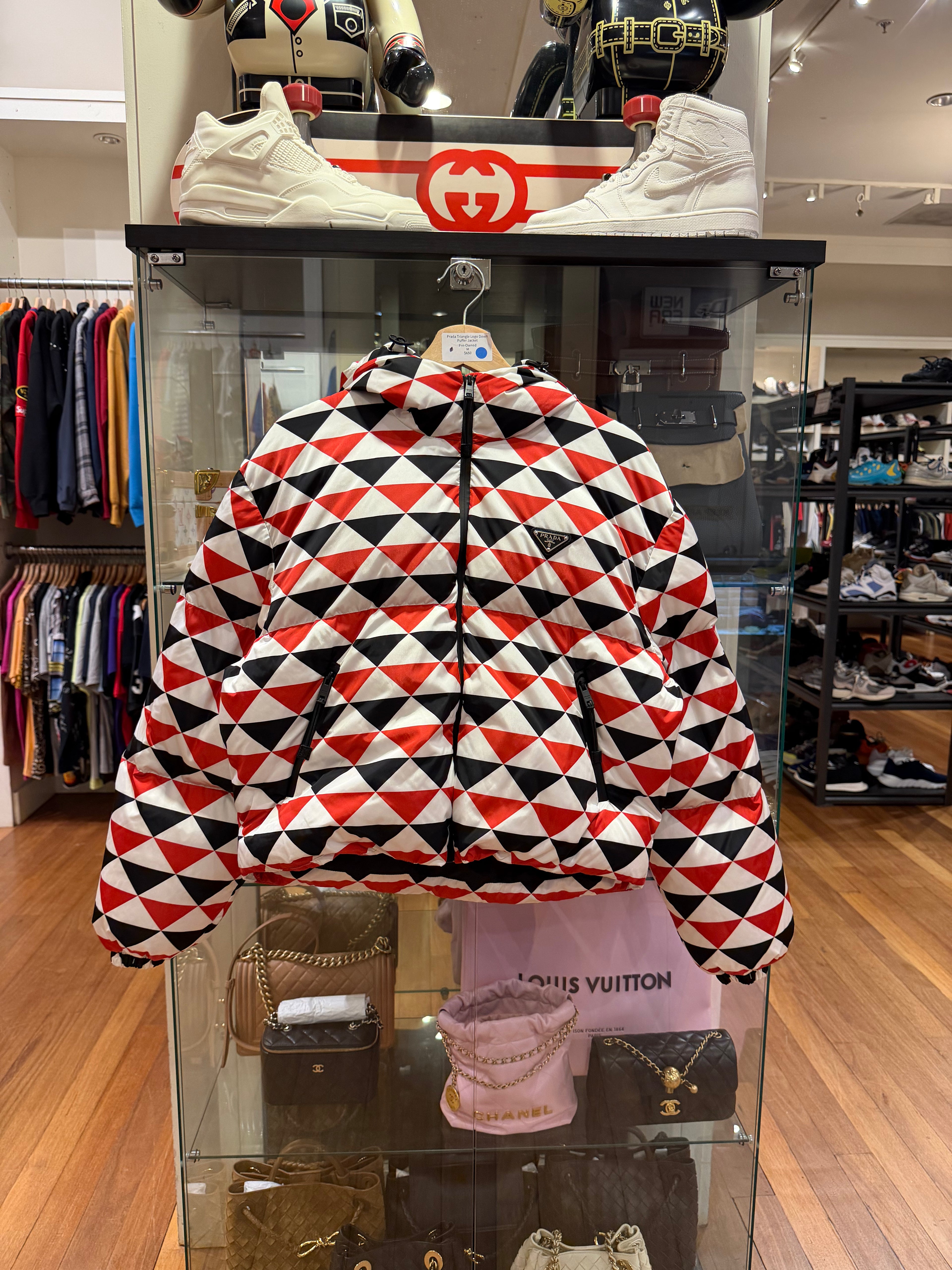 Prada Triangle Logo Down
Puffer Jacket
Pre-Owned