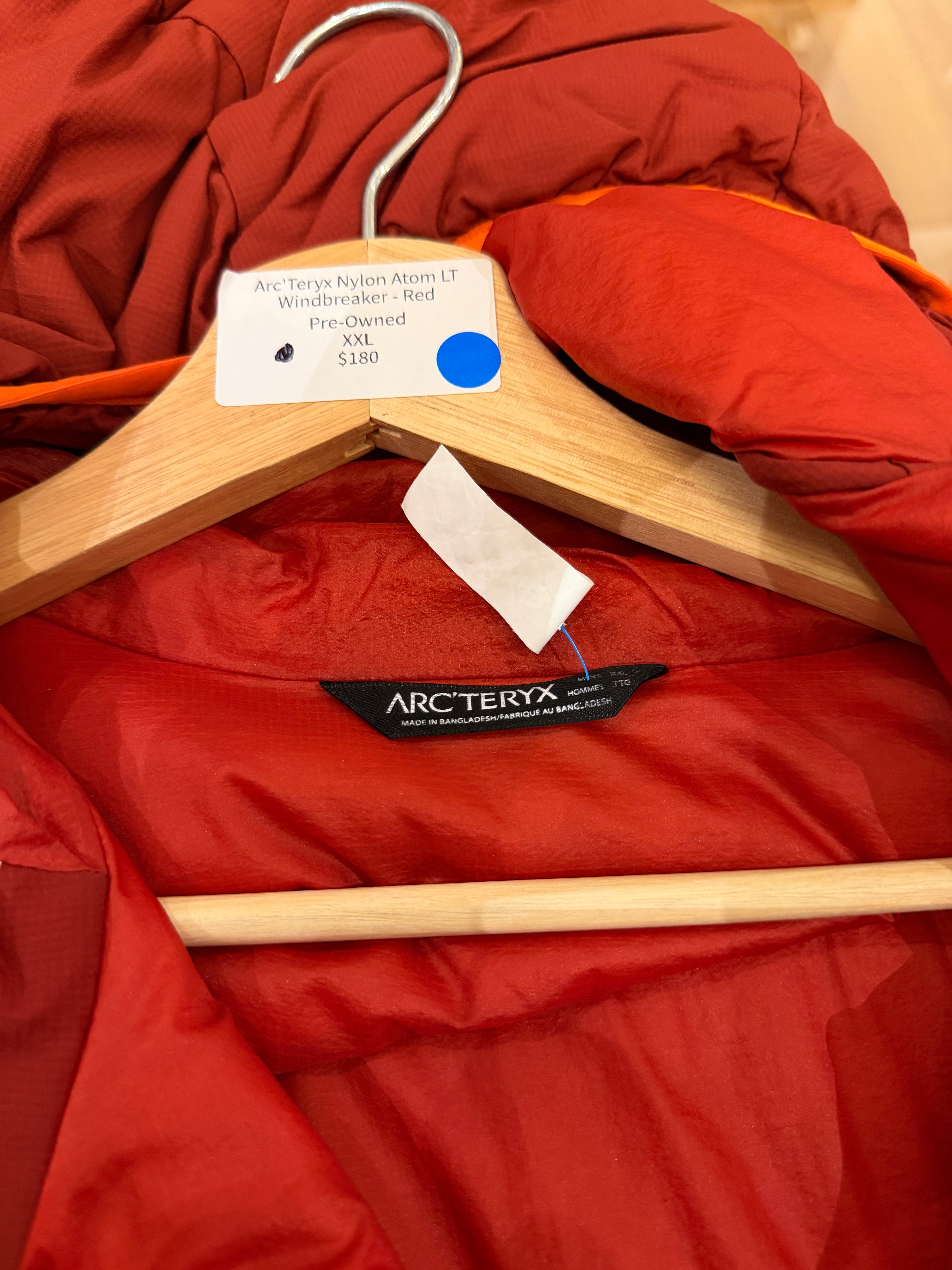Arc'Teryx Nylon Atom LT
Windbreaker - Red