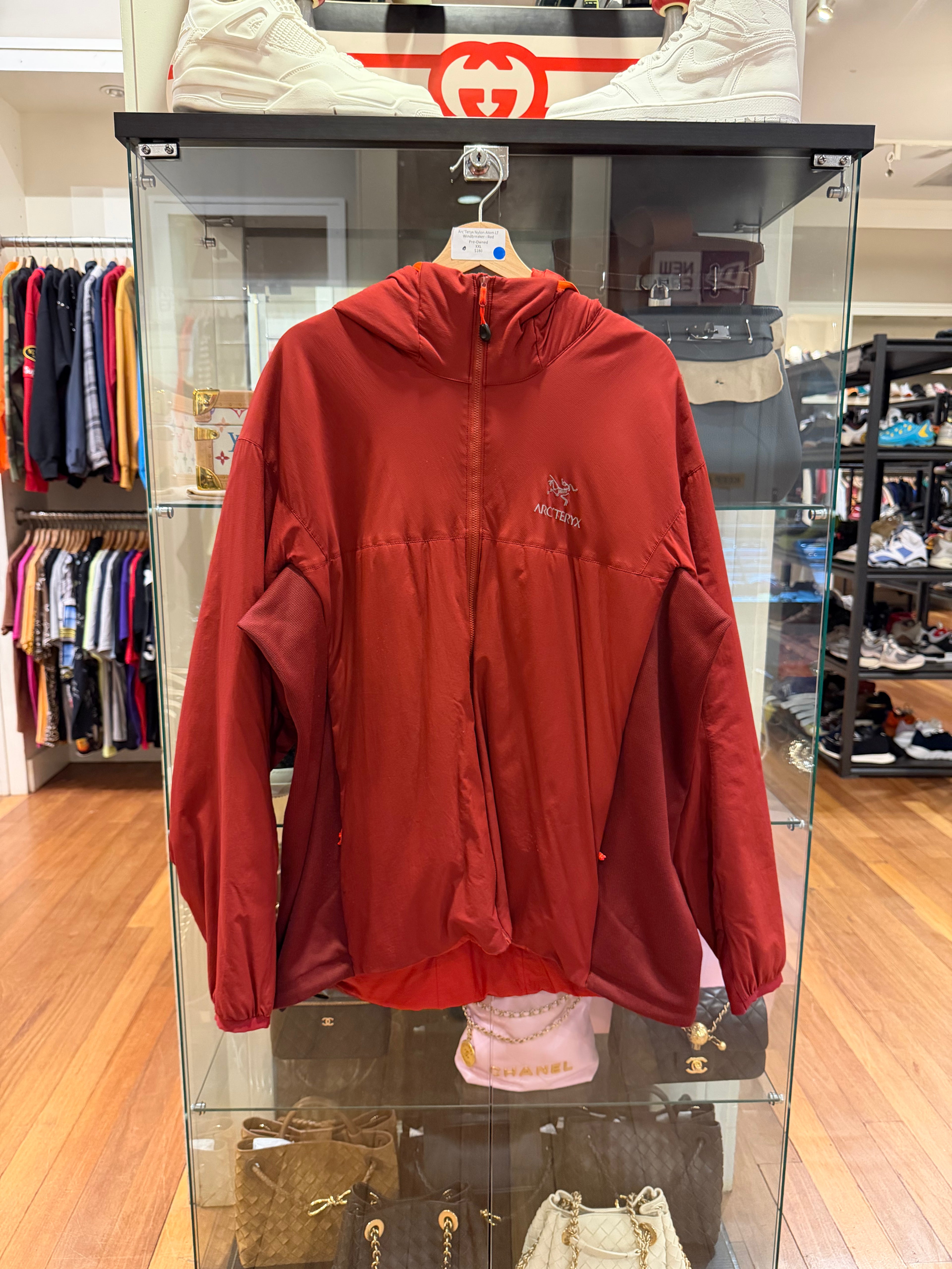 Arc'Teryx Nylon Atom LT
Windbreaker - Red