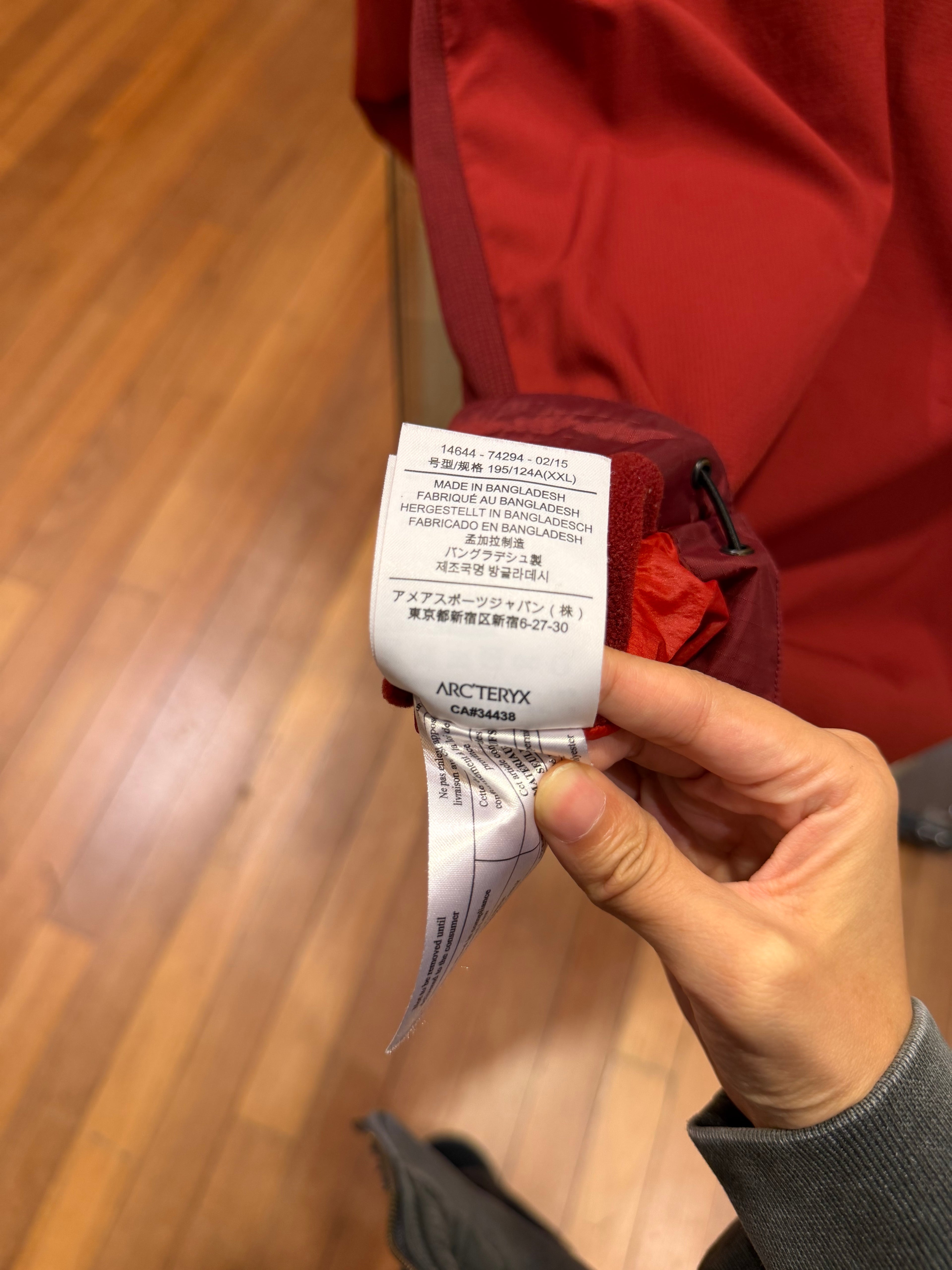 Arc'Teryx Nylon Atom LT
Windbreaker - Red