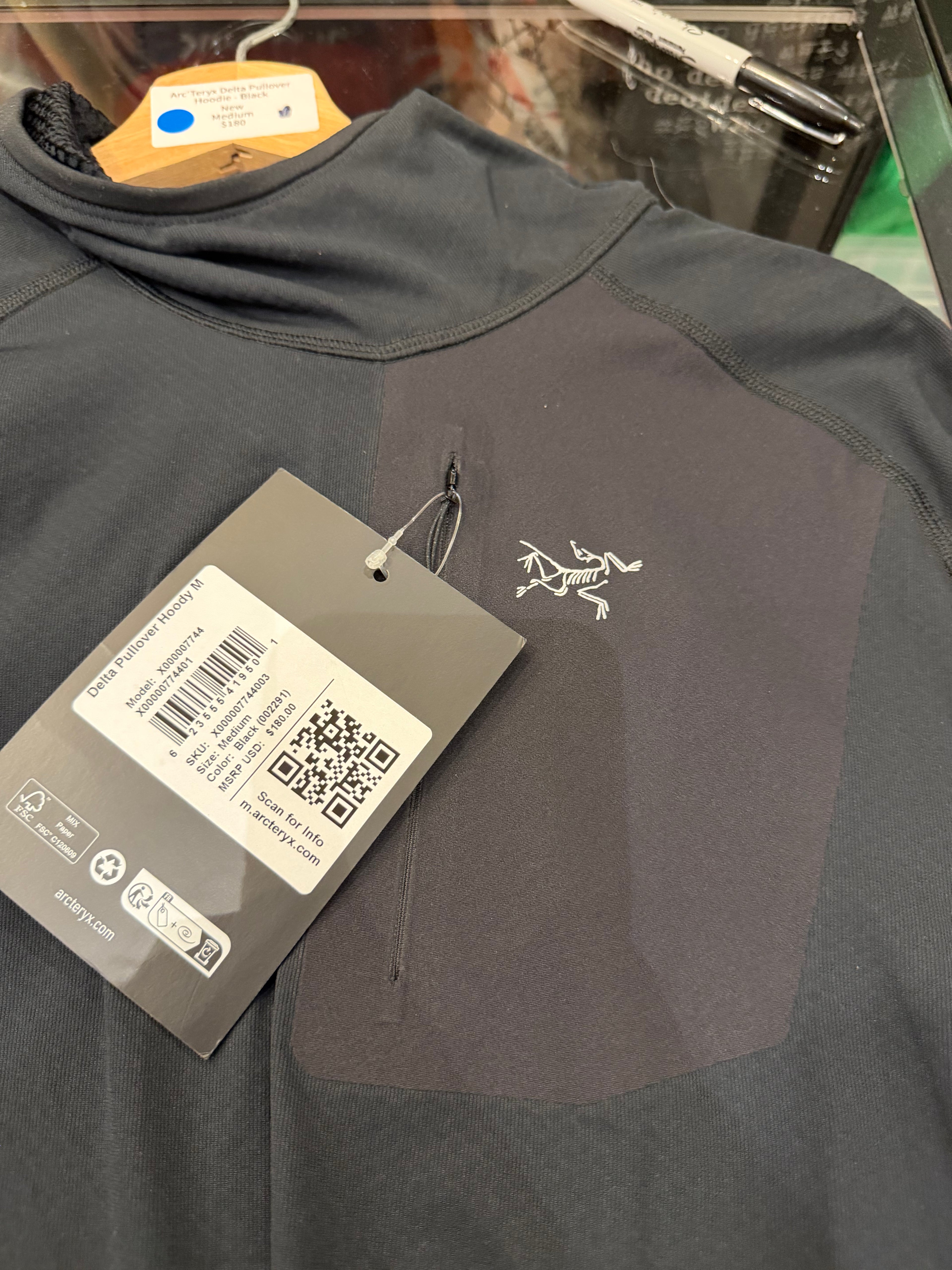 Arc'Teryx Delta Pullover
Hoodie - Black