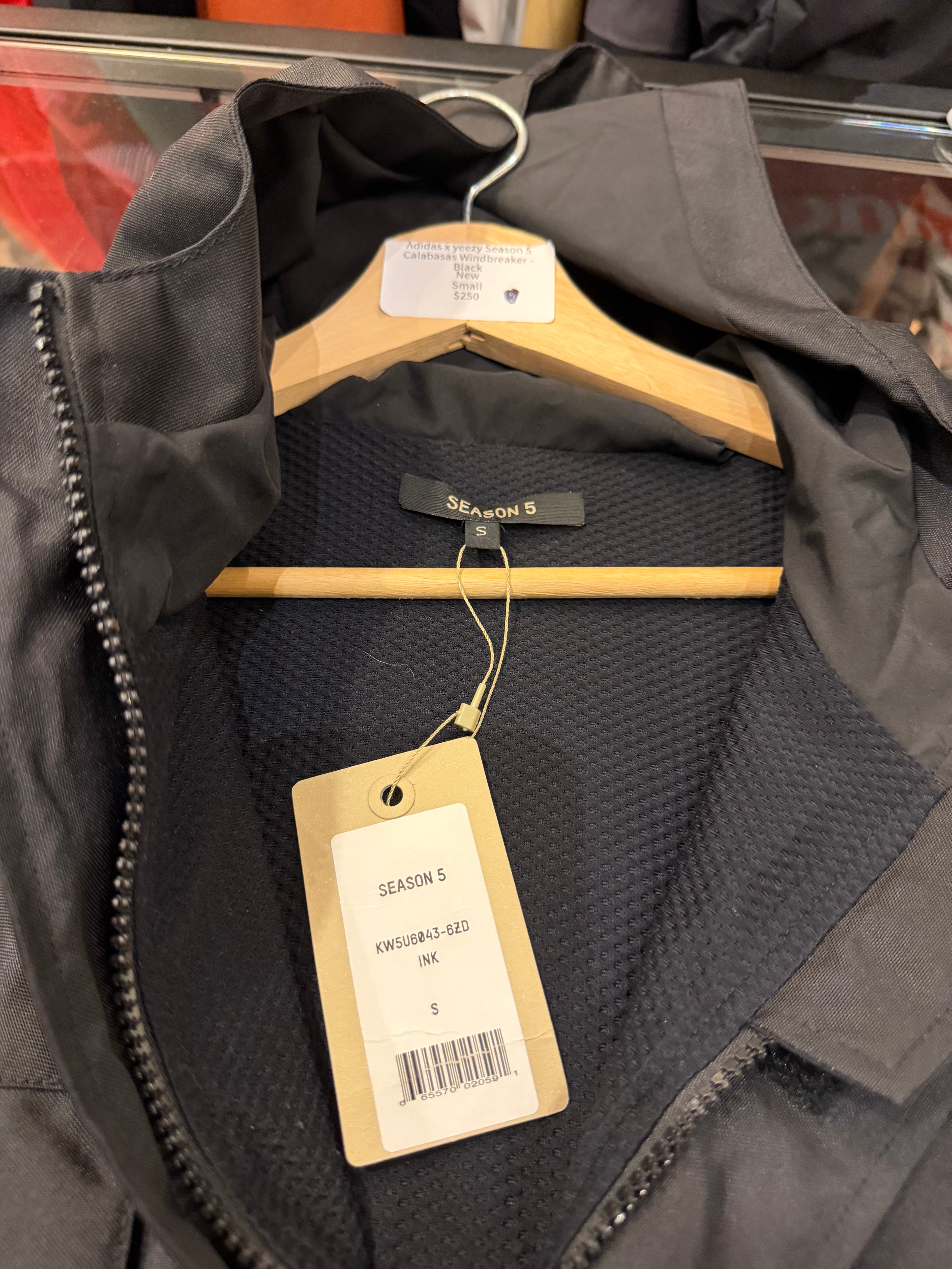 Adidas x yeezy Season 5
Calabasas Windbreaker