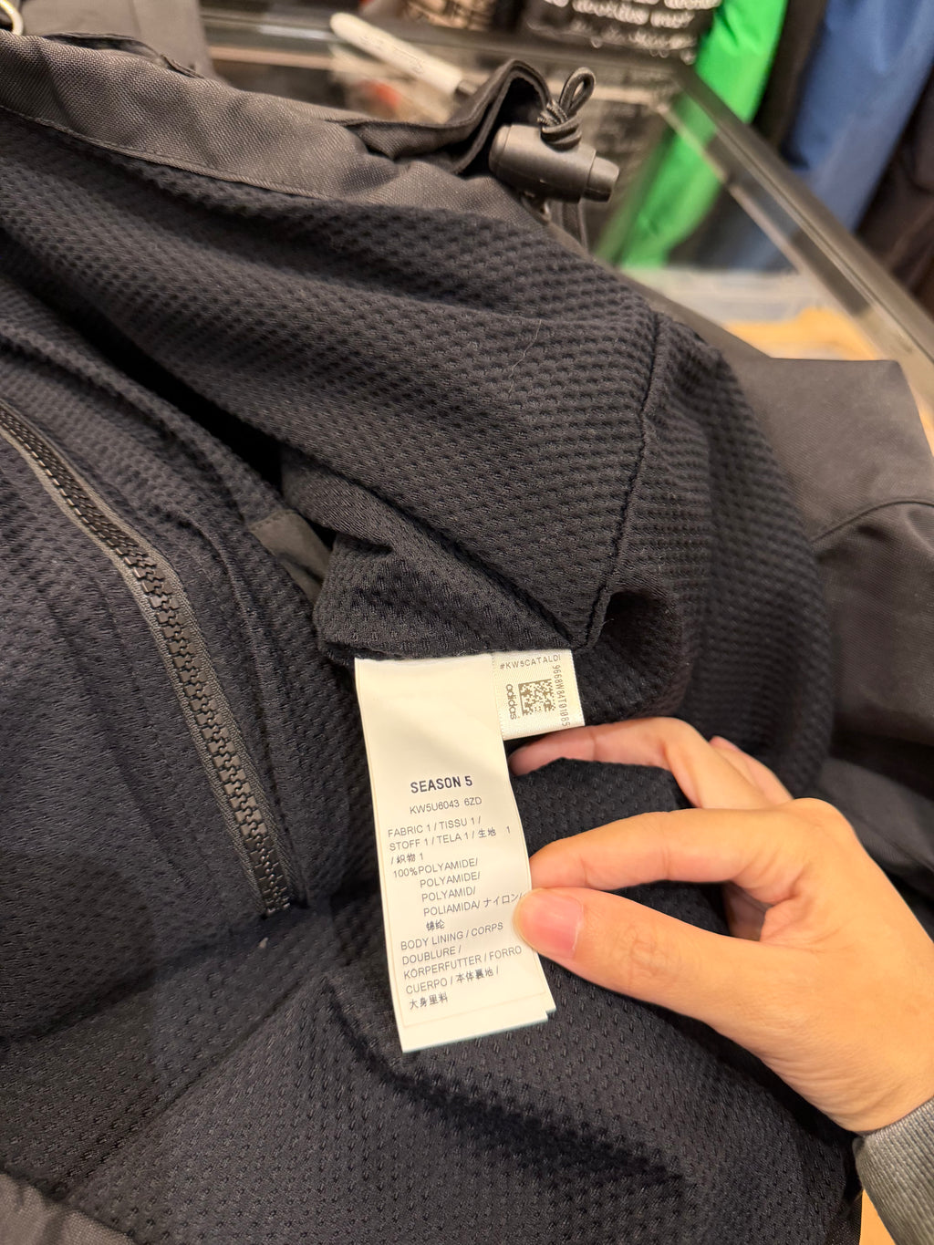 Adidas x yeezy Season 5
Calabasas Windbreaker