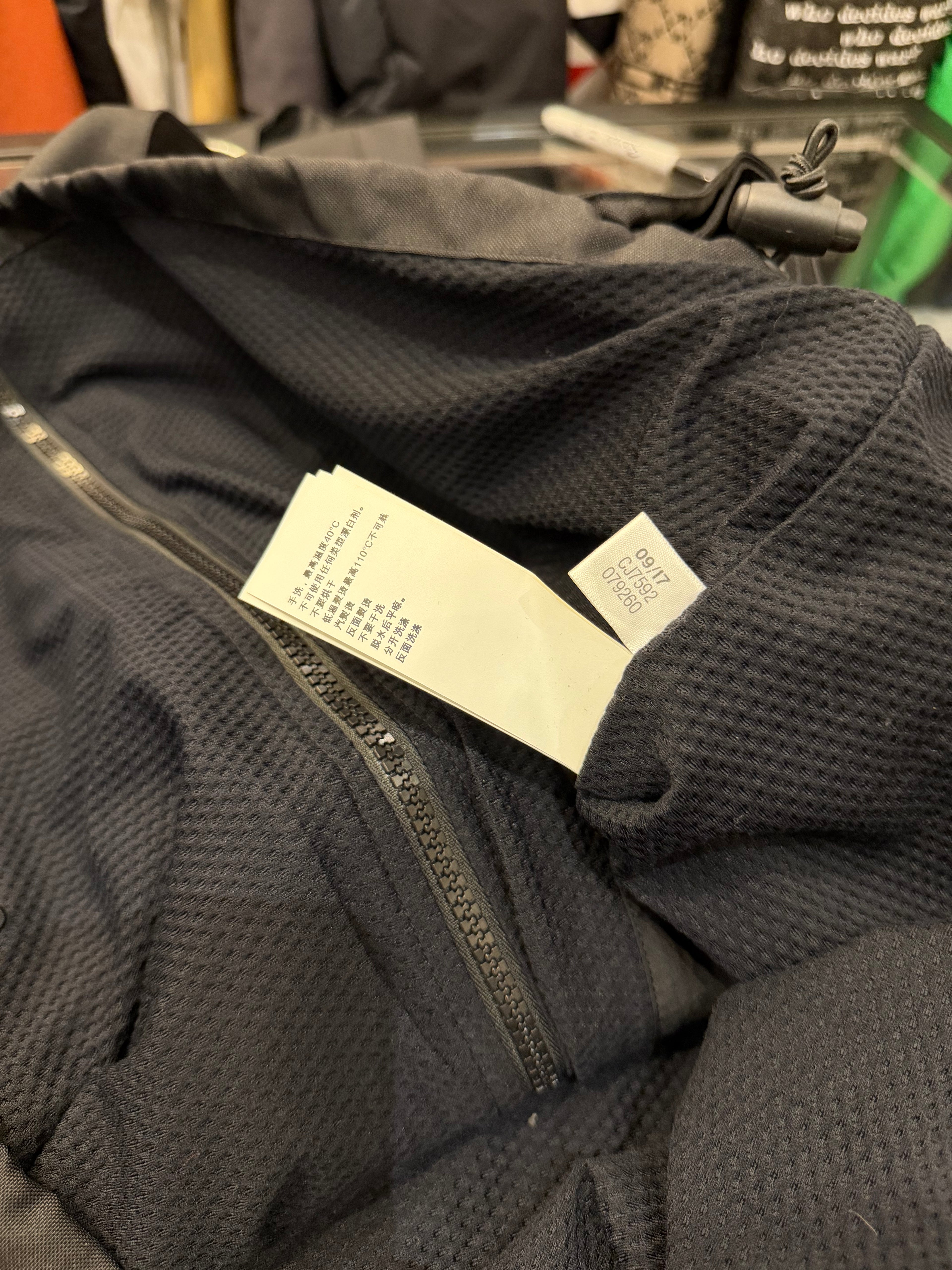 Adidas x yeezy Season 5
Calabasas Windbreaker
