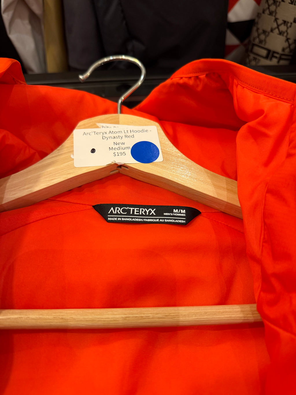 Arc' Teryx Atom Lt Hoodie -
Dynasty Red