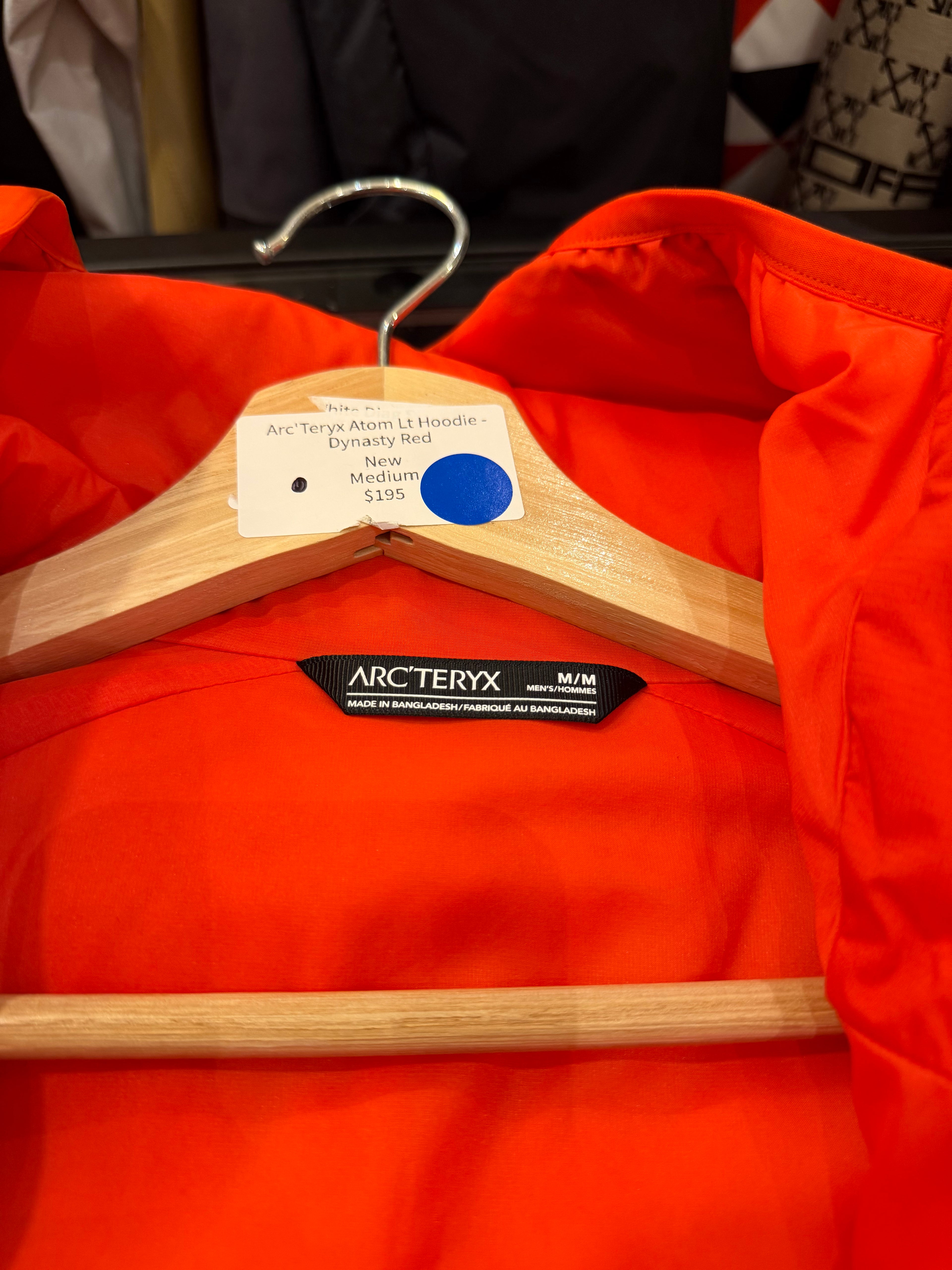 Arc' Teryx Atom Lt Hoodie -
Dynasty Red