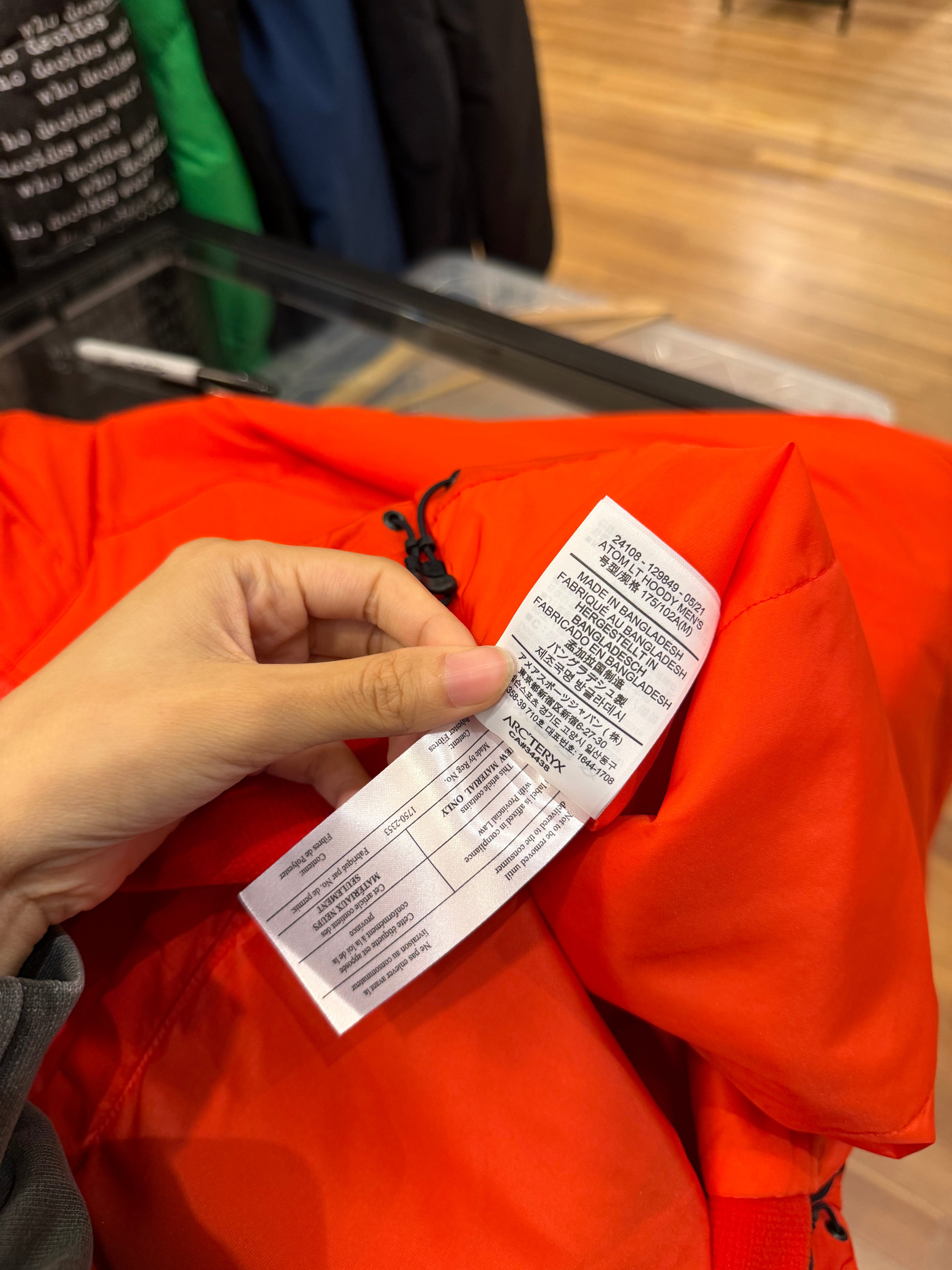 Arc' Teryx Atom Lt Hoodie -
Dynasty Red