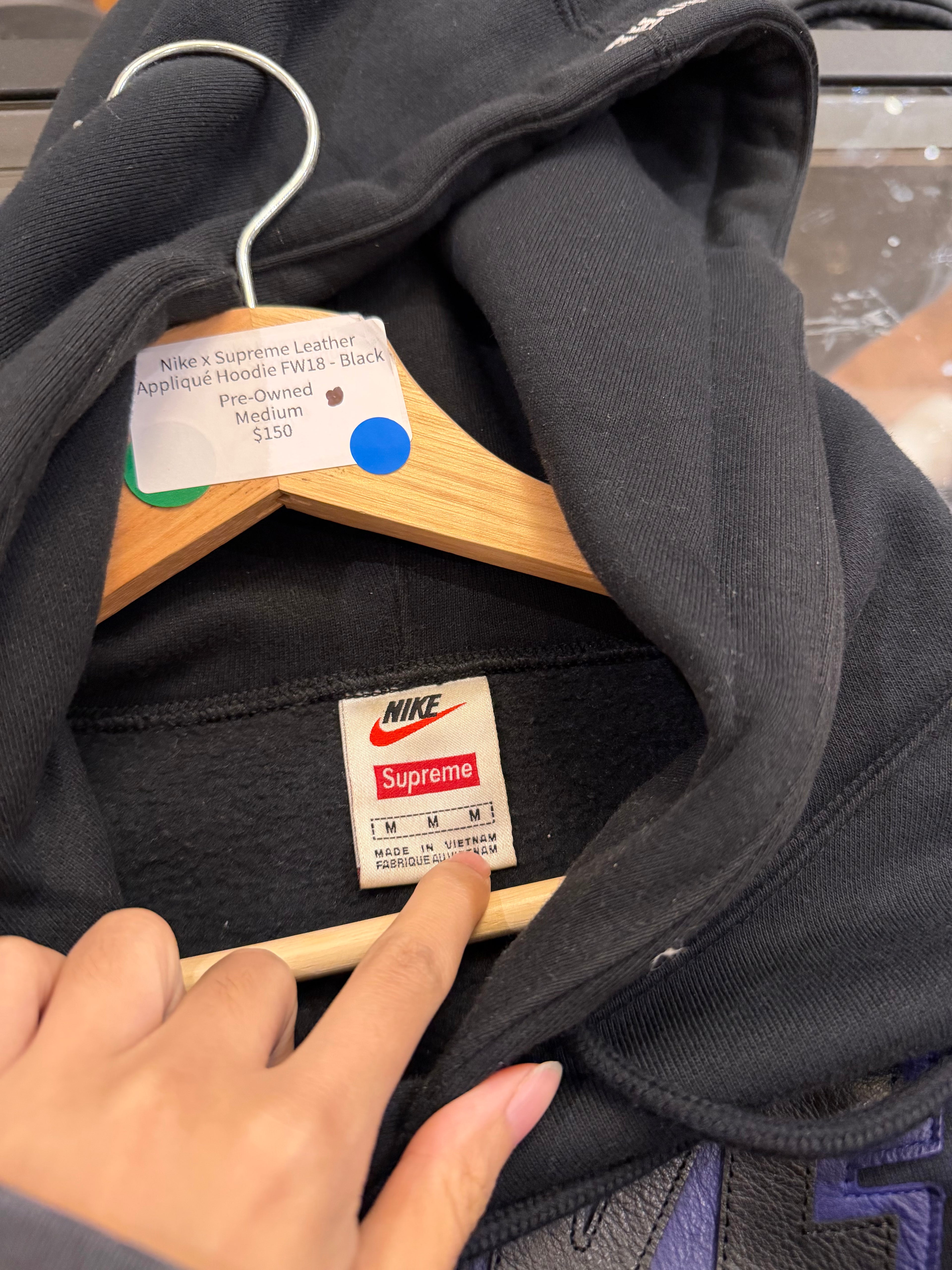 Nike x Supreme Leather
Appliqué Hoodie FW18 - Black