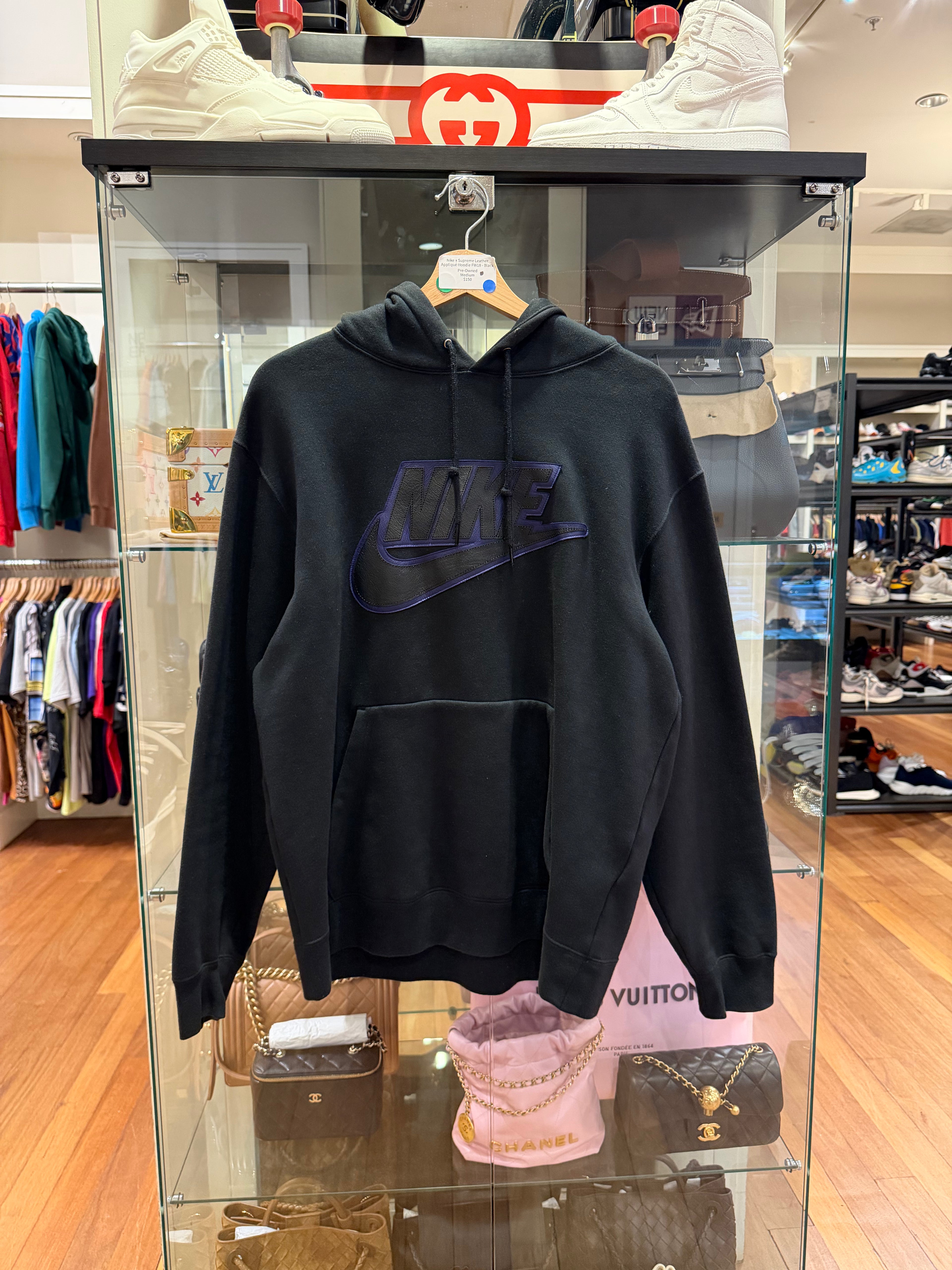 Nike x Supreme Leather
Appliqué Hoodie FW18 - Black