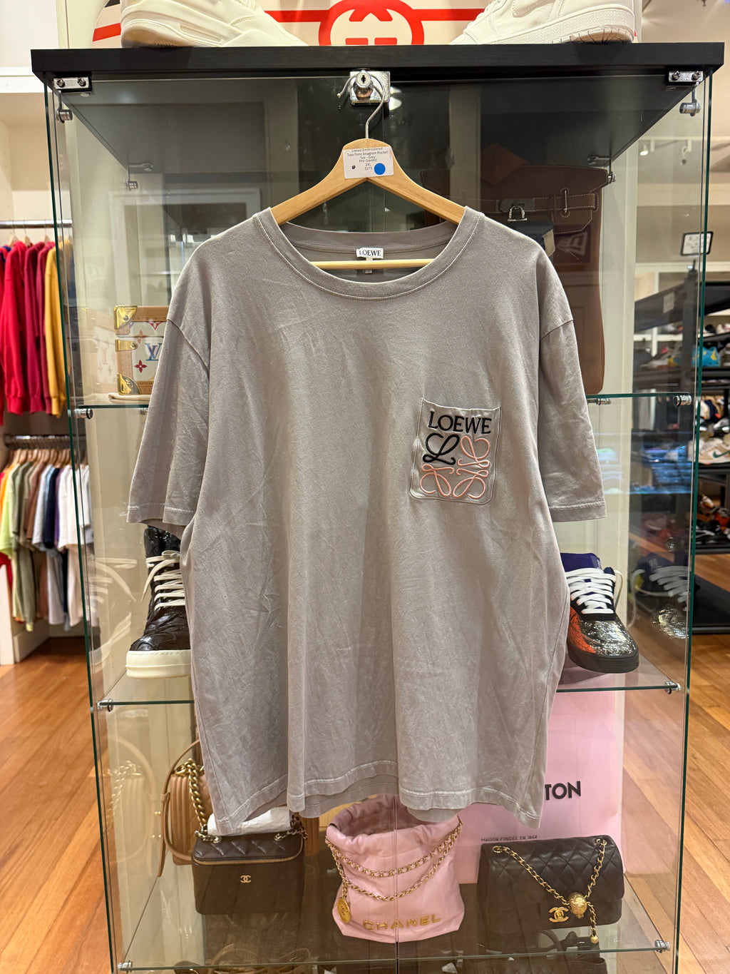 Loewe Embroidered
Two-Tone Anagram Pocket
Tee - Grey