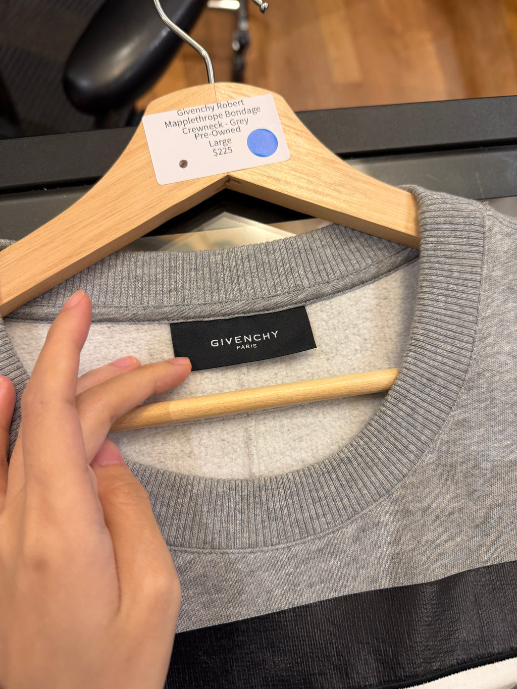 Givenchy Robert
Mapplethrope Bondage
Crewneck - Grey