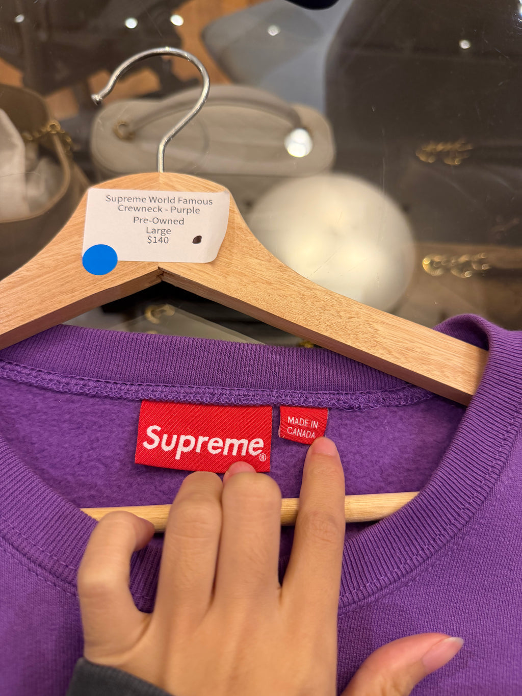 Supreme World Famous
Crewneck - Purple