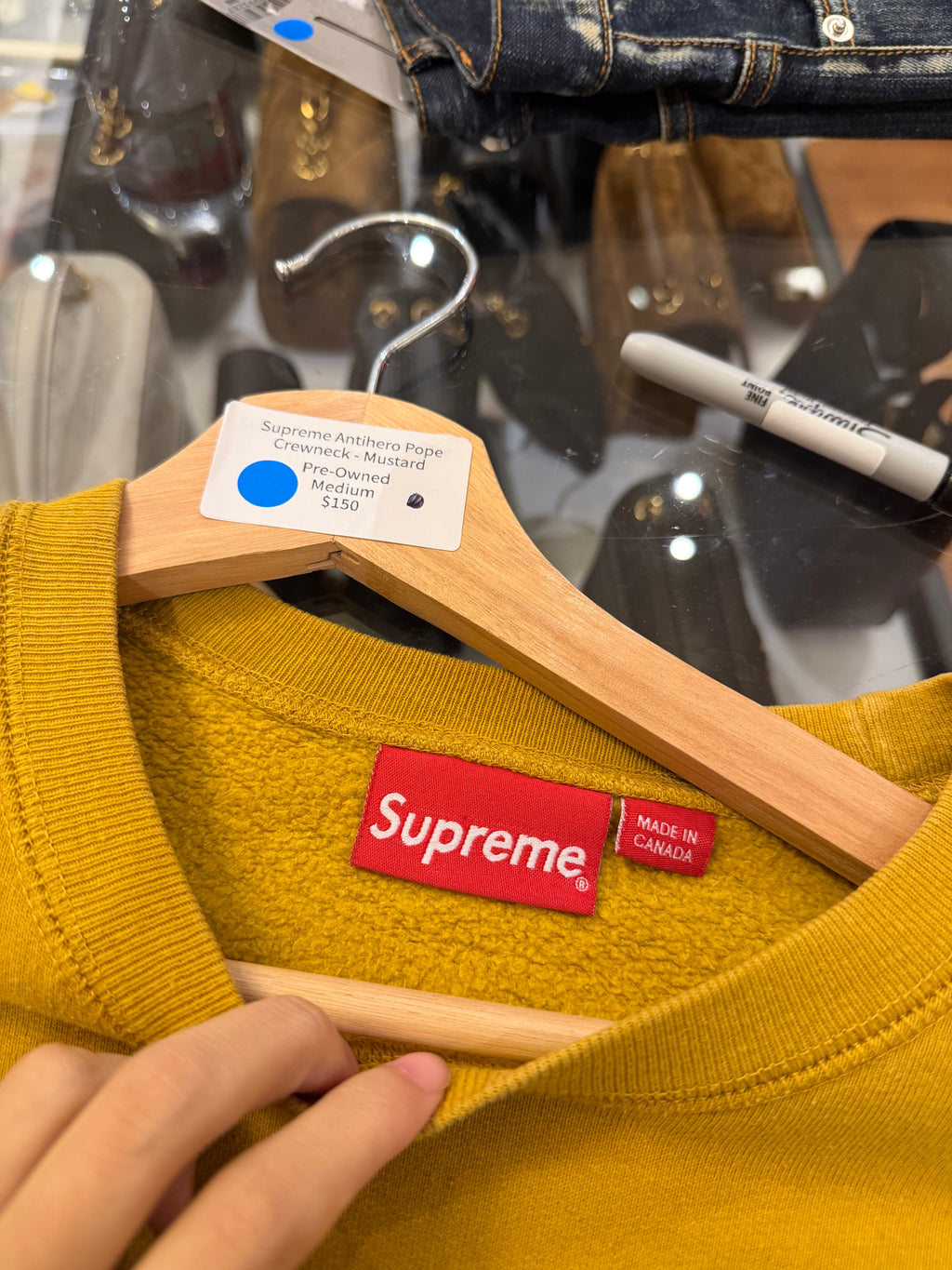 Supreme Antihero Pope
Crewneck - Mustard