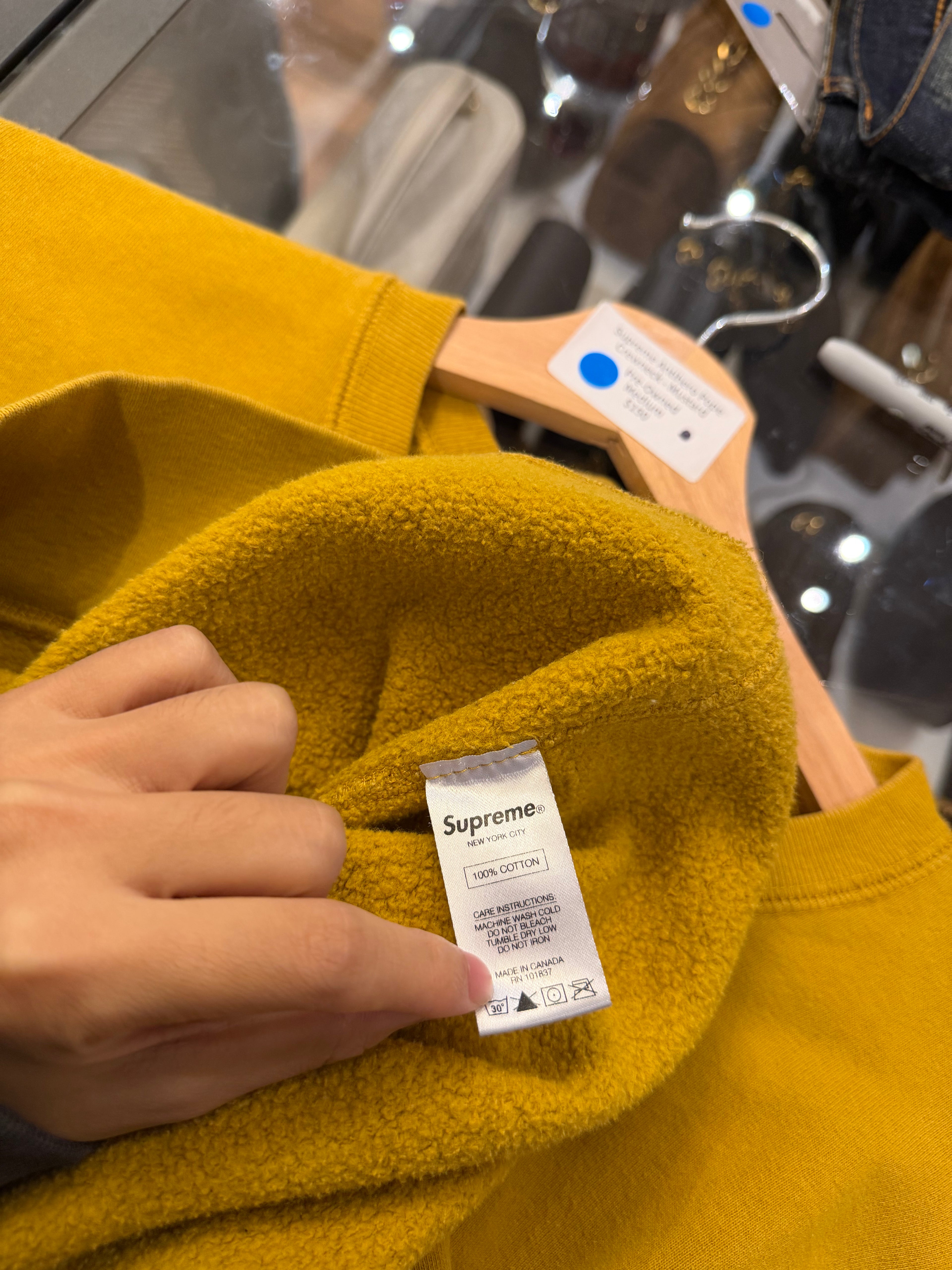 Supreme Antihero Pope
Crewneck - Mustard