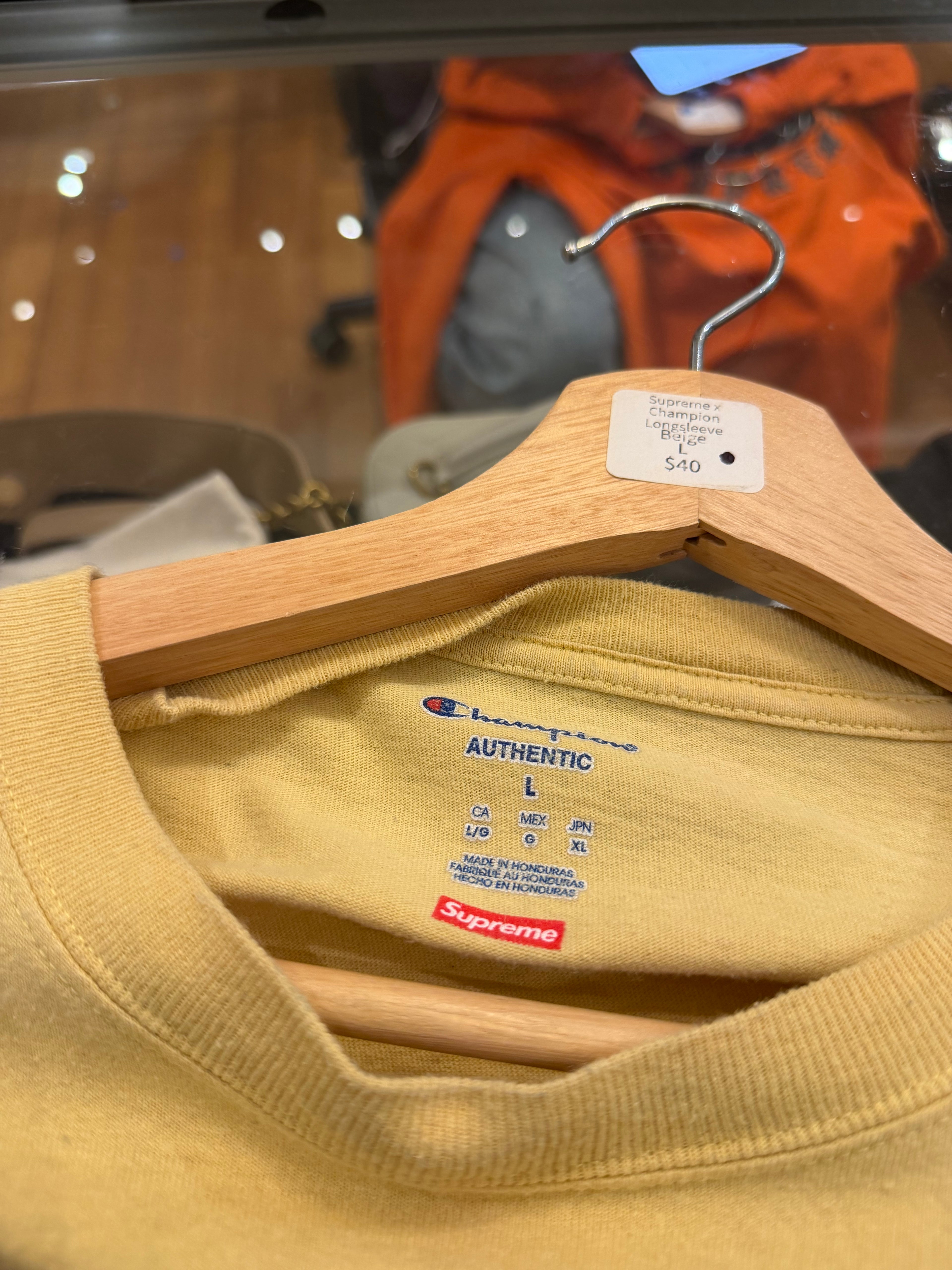 Supreme x
Champion Longsleeve Beige