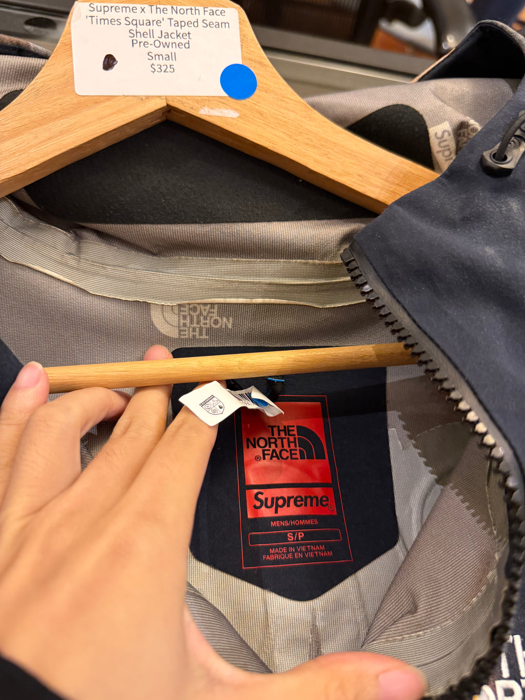 Supreme x The North Face
'Times Square' Taped Seam